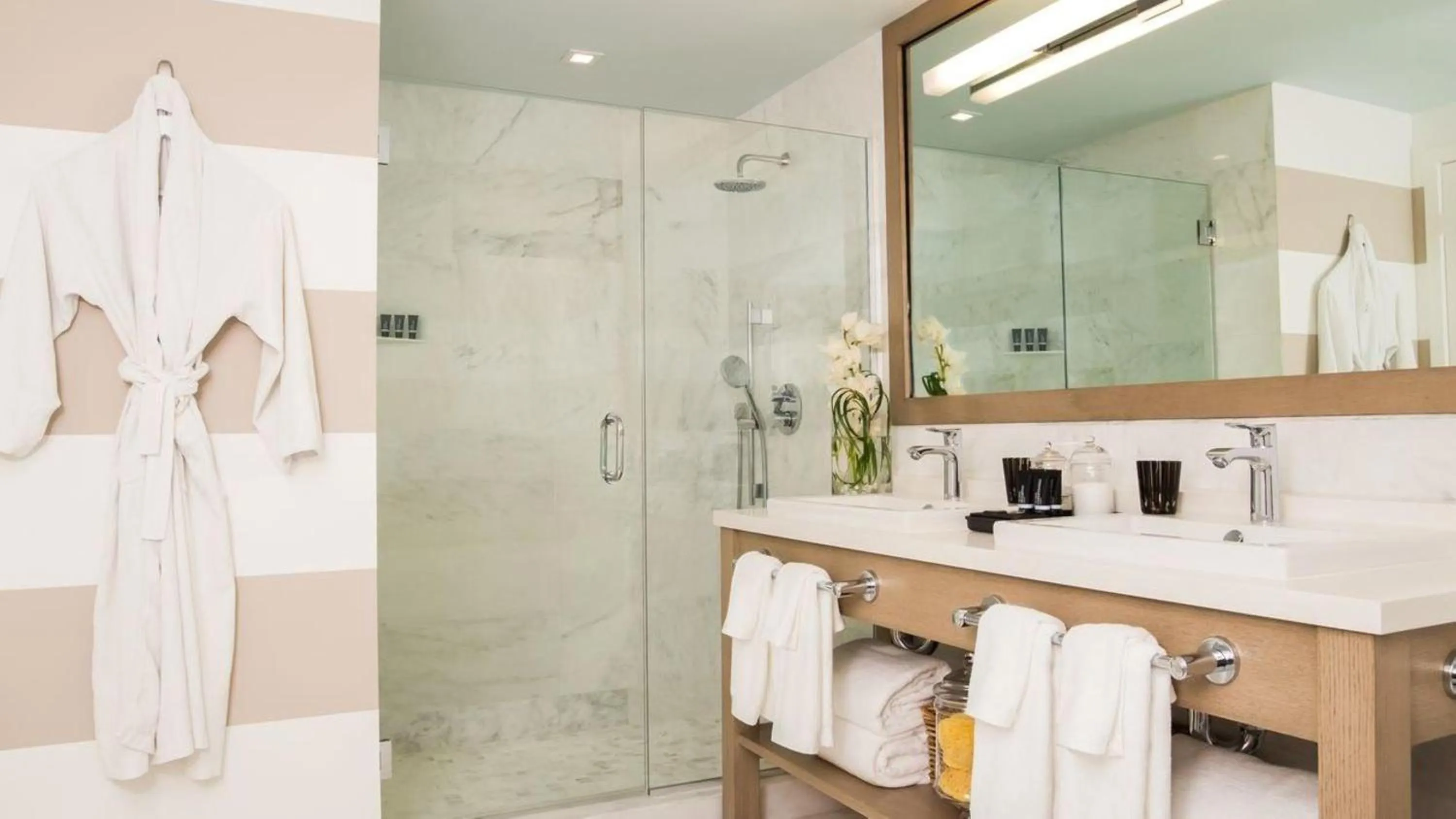 Bathroom in Uma House by Yurbban South Beach