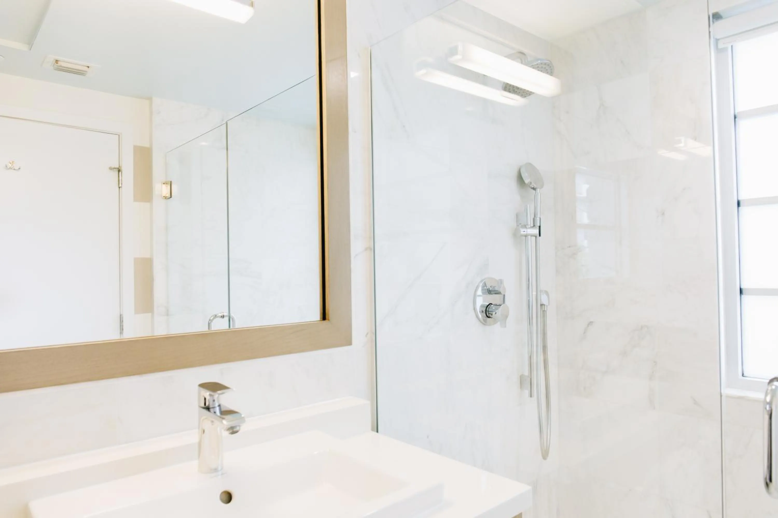 Bathroom in Uma House by Yurbban South Beach