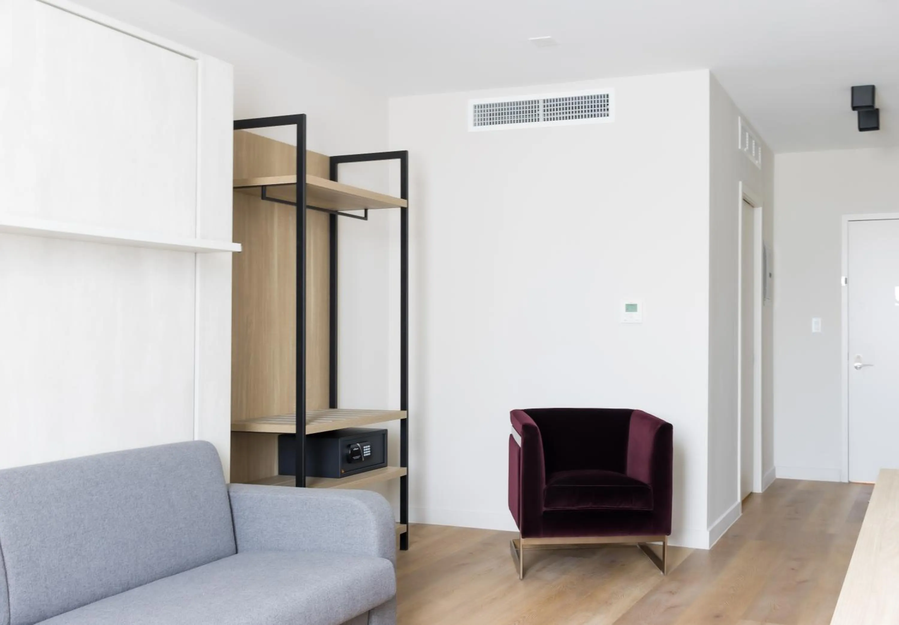 Living room in Uma House by Yurbban South Beach