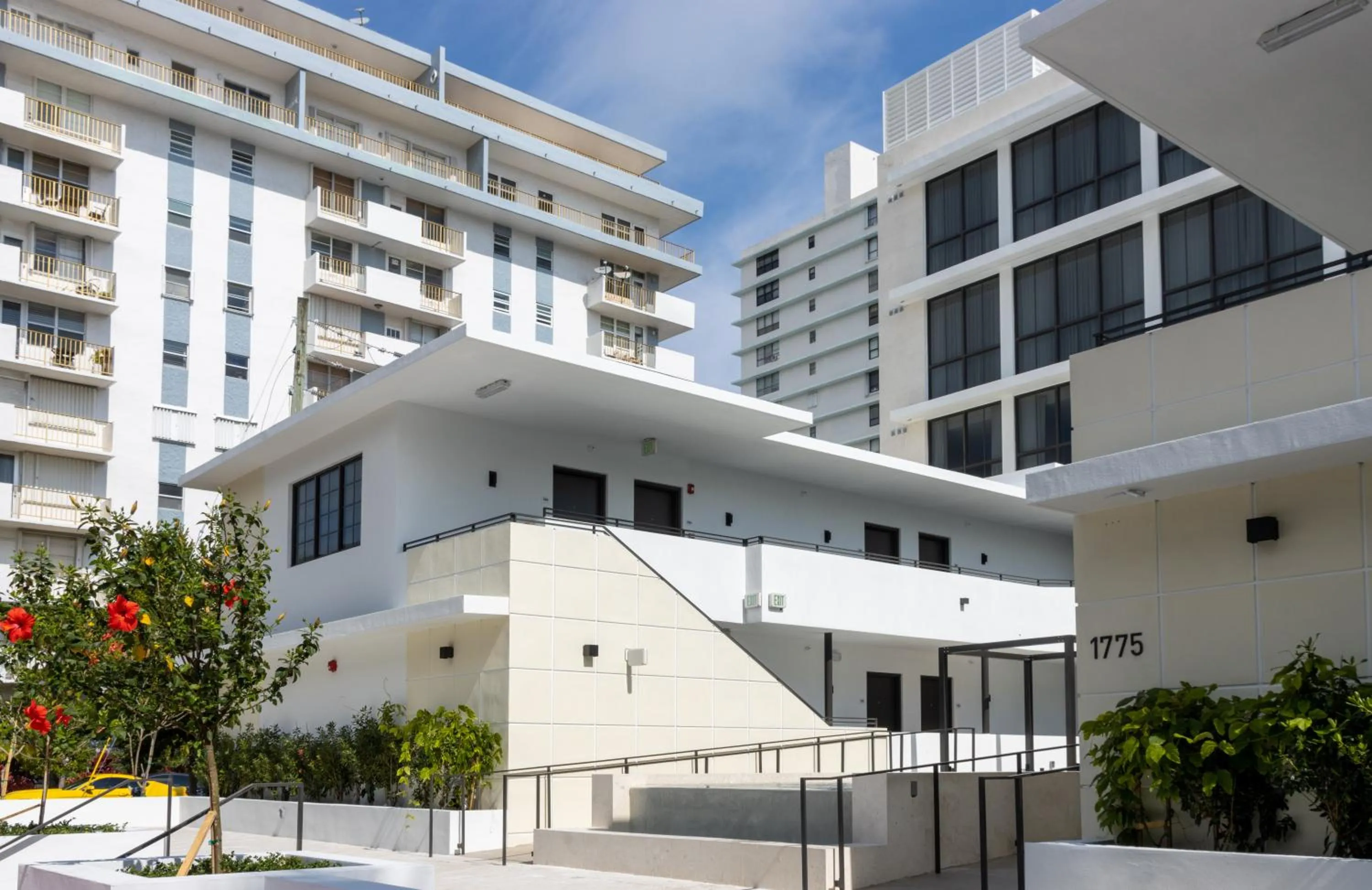 Property building in Uma House by Yurbban South Beach