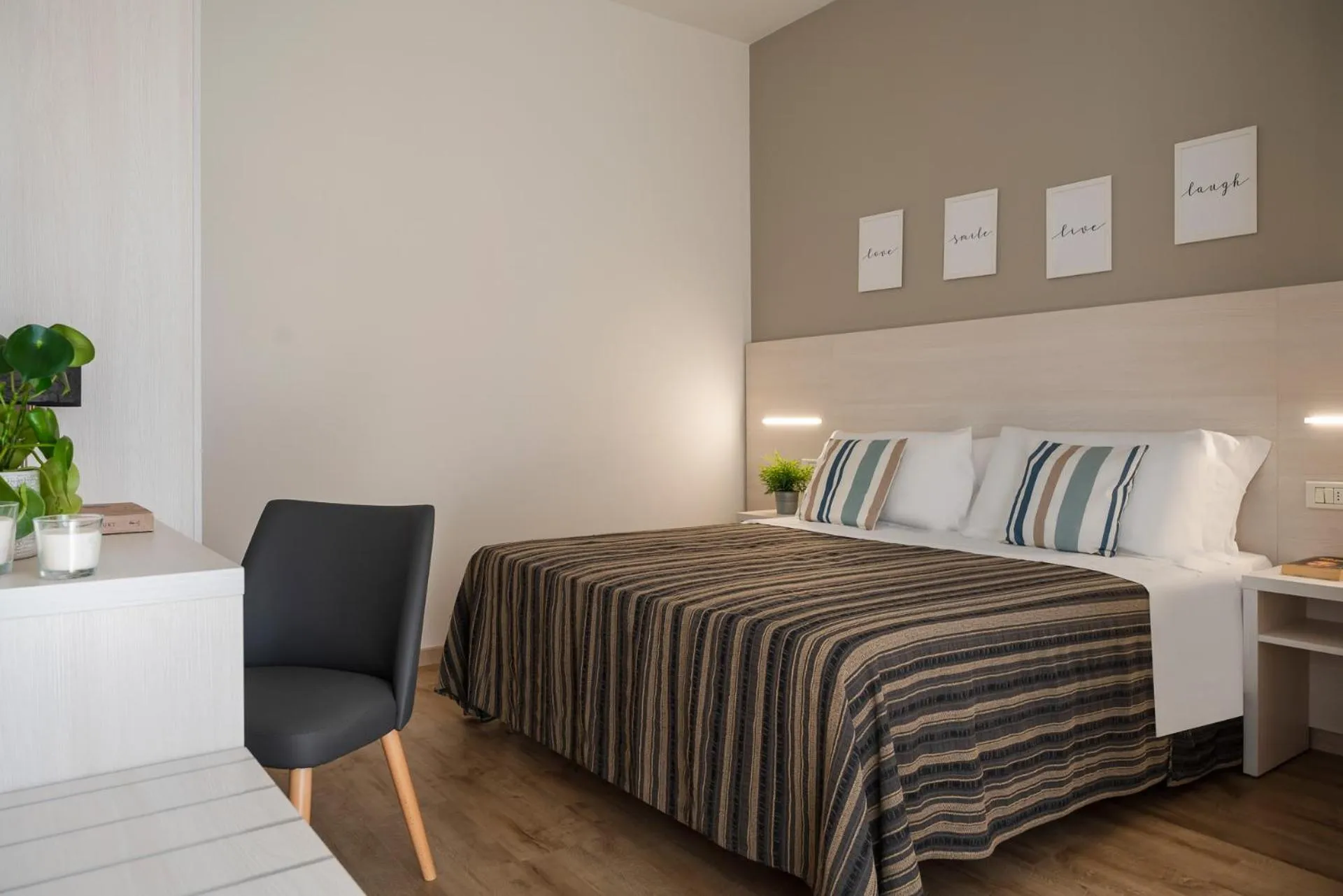 Bedroom, Bed in Club Hotel