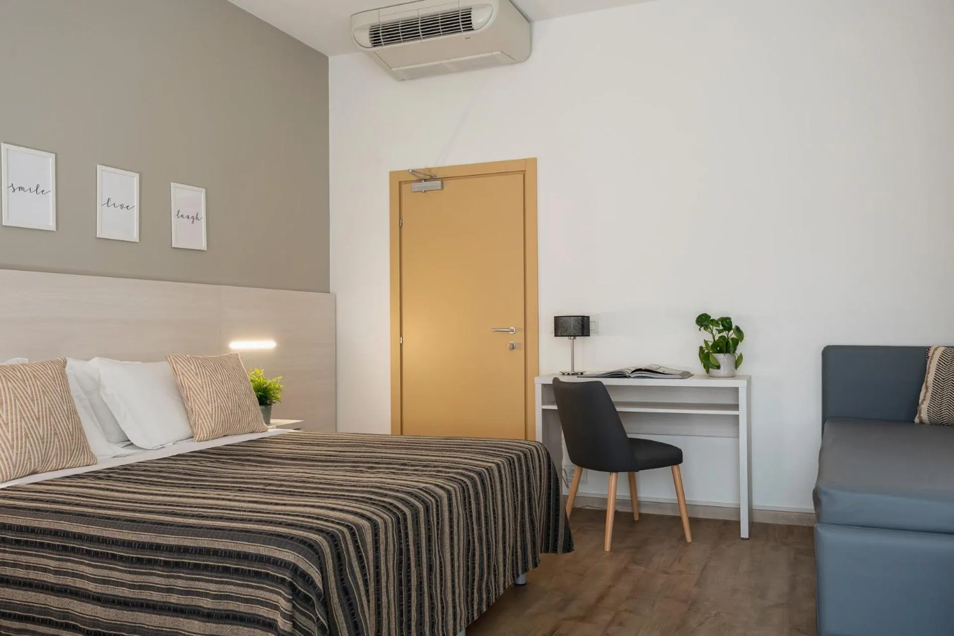 Bedroom, Bed in Club Hotel