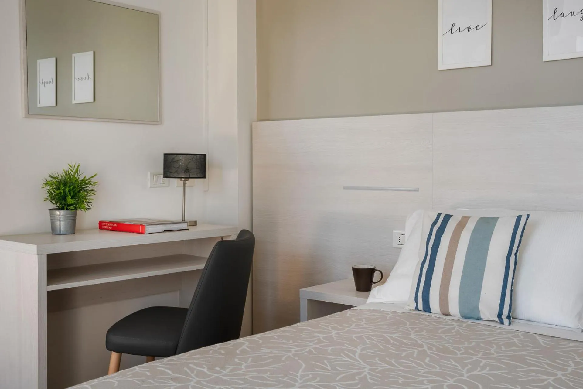 Bedroom, Bed in Club Hotel