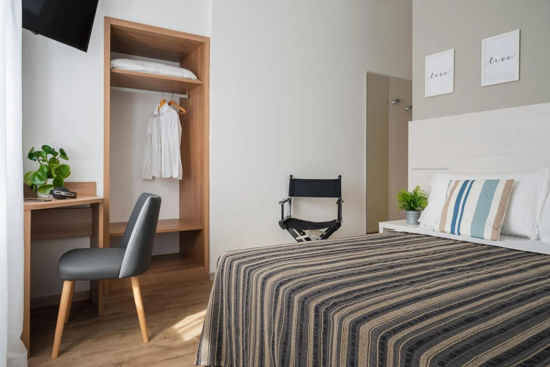 Bedroom, Bed in Club Hotel