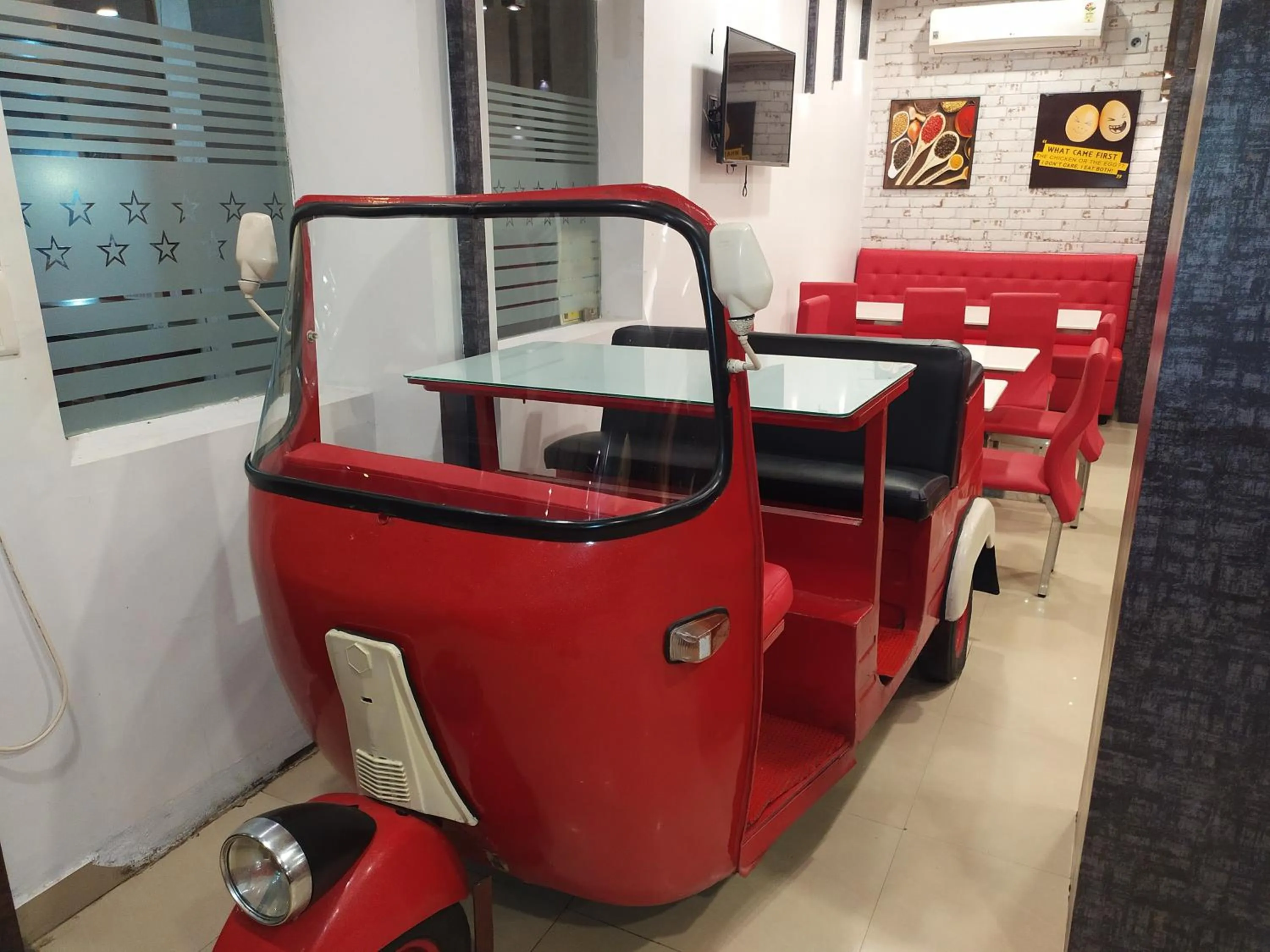 Restaurant/places to eat in Hotel ParkwayInn