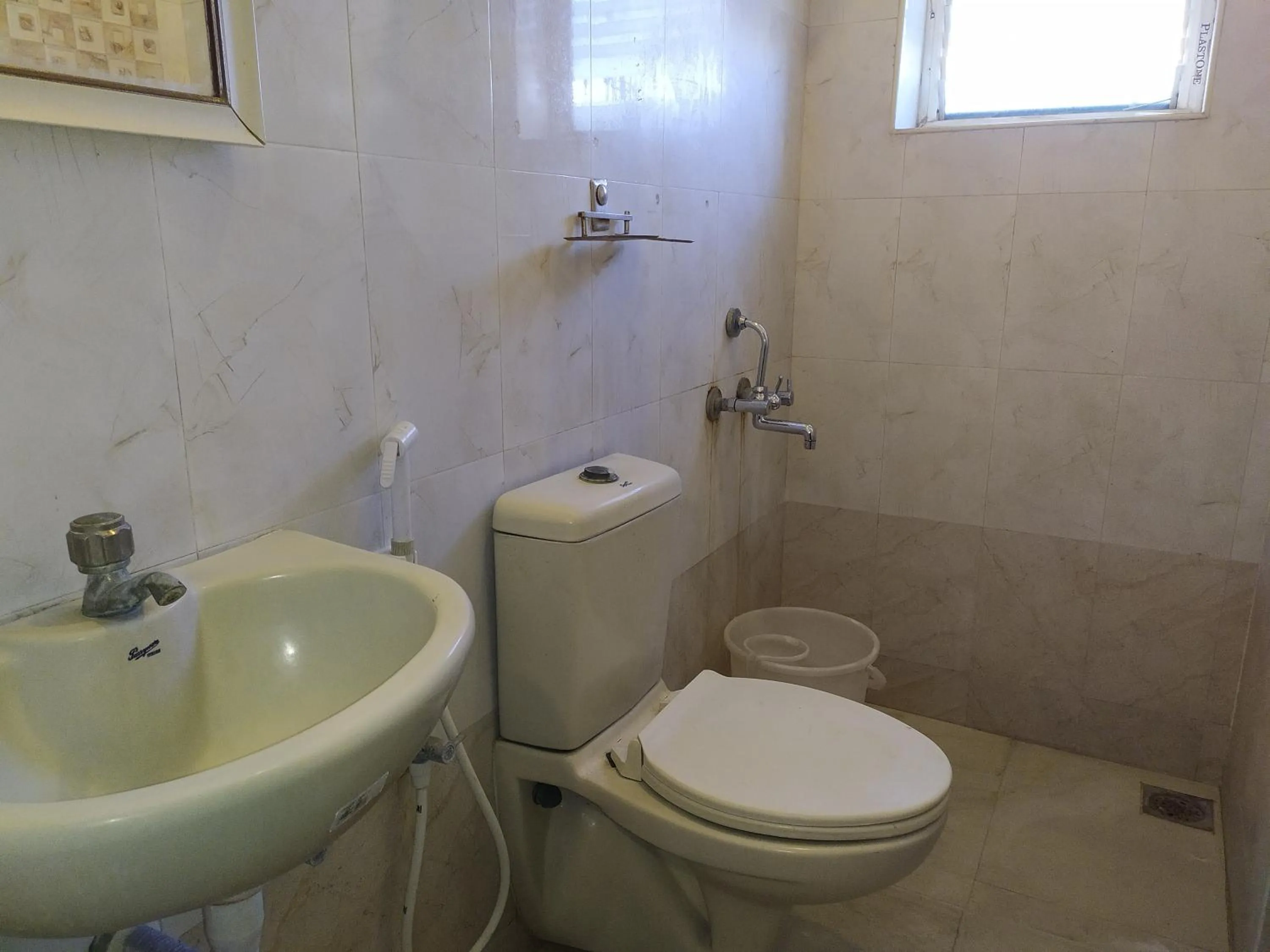 Bathroom in Hotel ParkwayInn