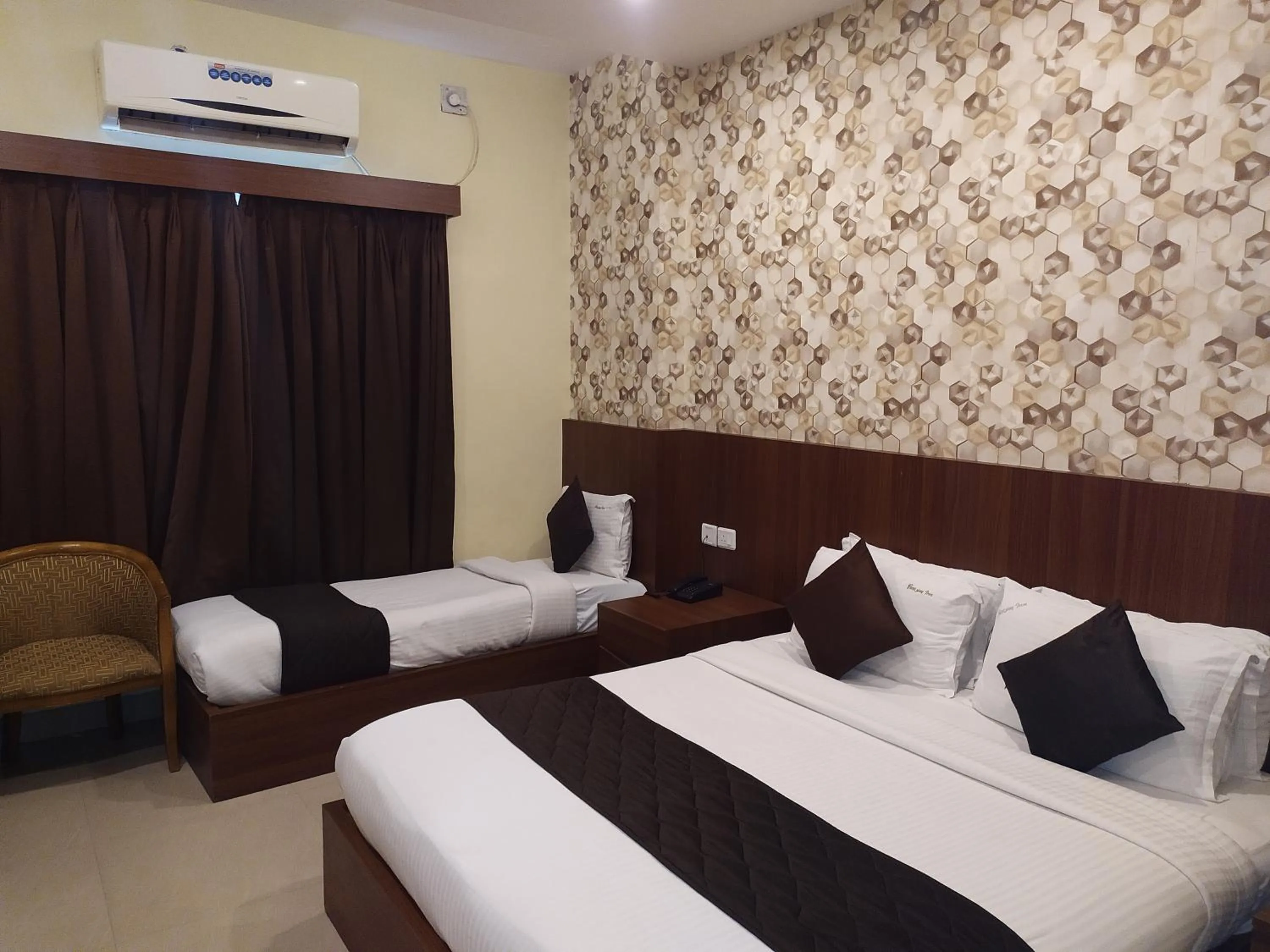 Bed in Hotel ParkwayInn