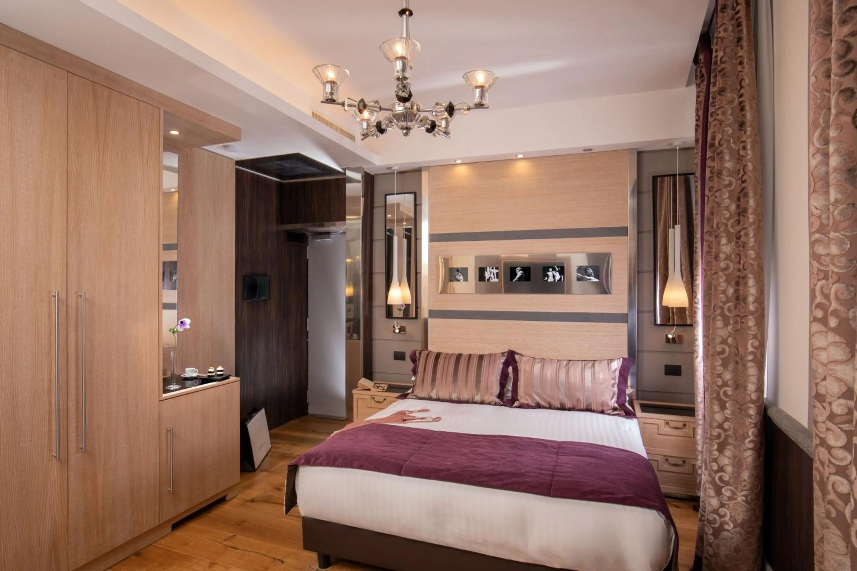 Bed in The Inn at the Spanish Steps Luxury Collection - The Inn at the Spanish Steps