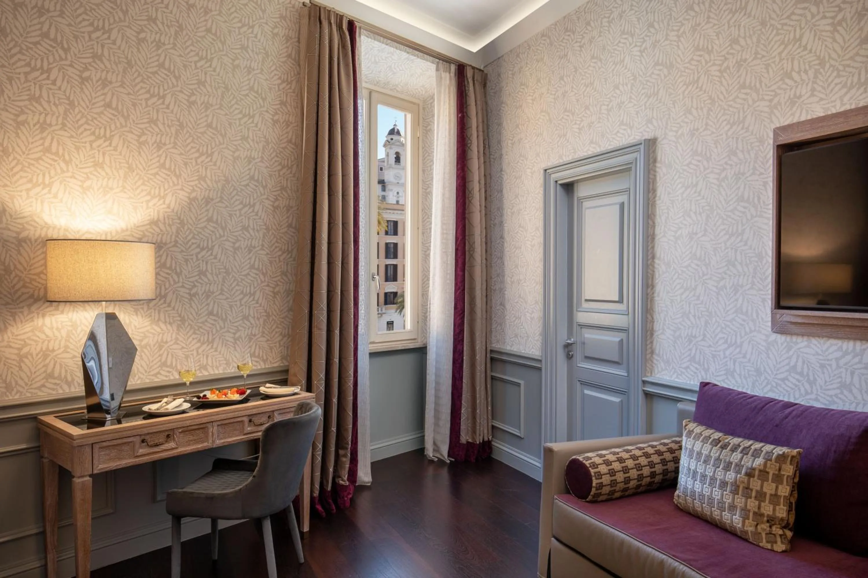 TV and multimedia in The Inn at the Spanish Steps Luxury Collection - The Inn at the Spanish Steps