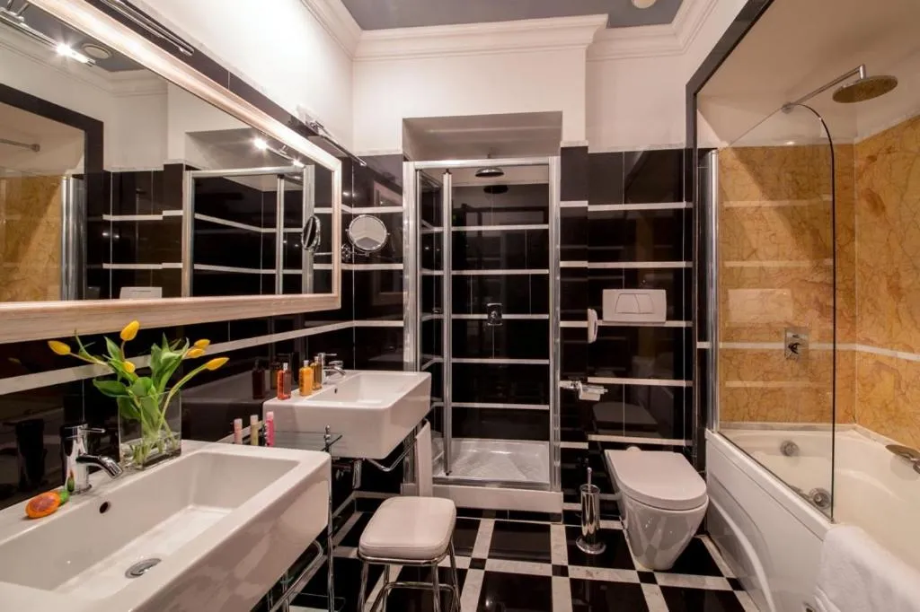 Bathroom in The Inn at the Spanish Steps Luxury Collection - The Inn at the Spanish Steps