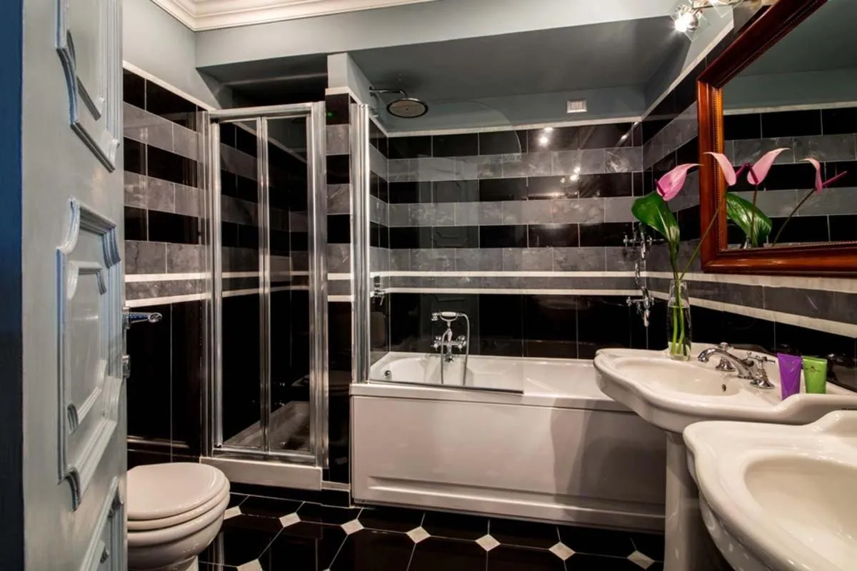 Shower in The Inn at the Spanish Steps Luxury Collection - The Inn at the Spanish Steps