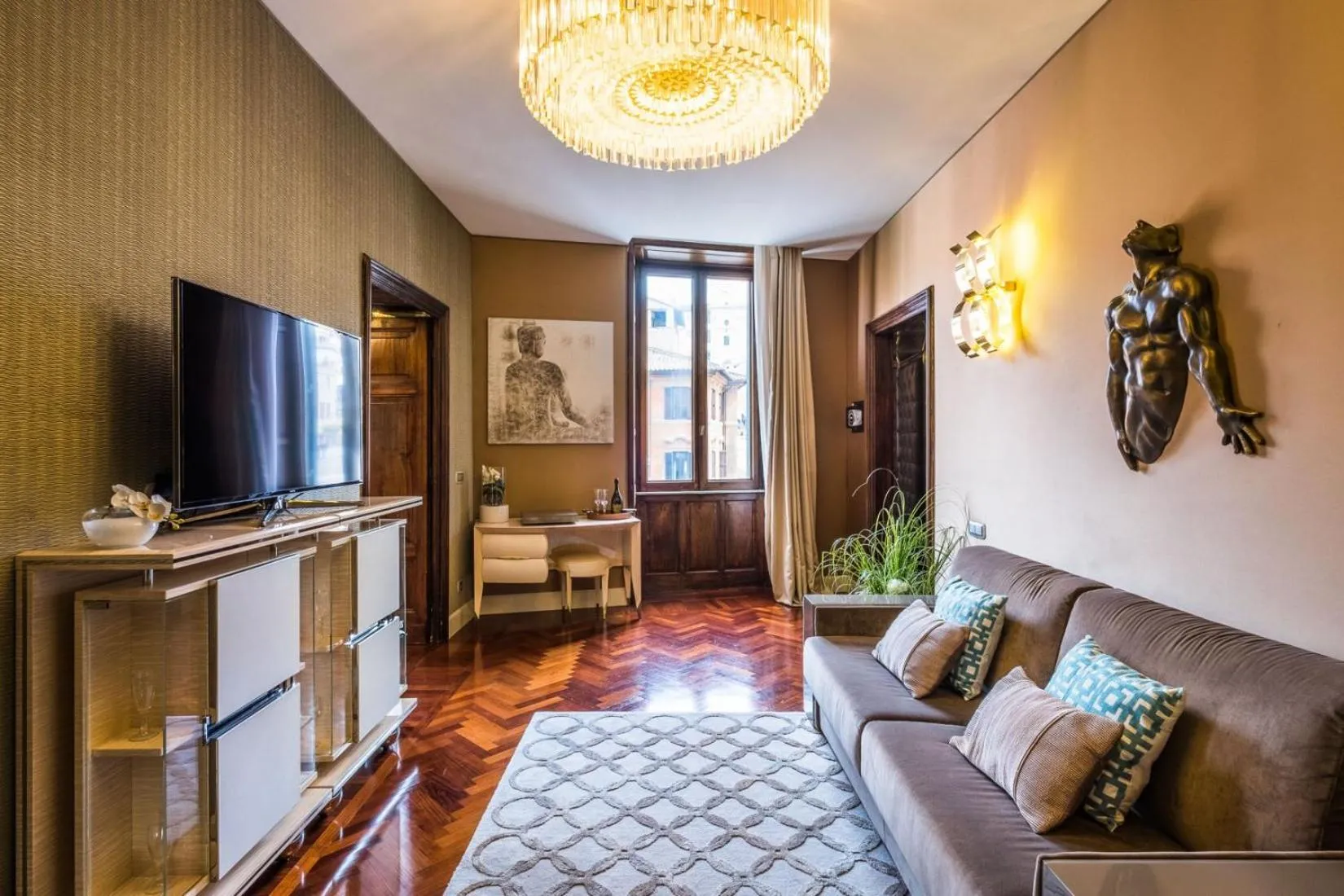 TV and multimedia in The Inn at the Spanish Steps Luxury Collection - The Inn at the Spanish Steps