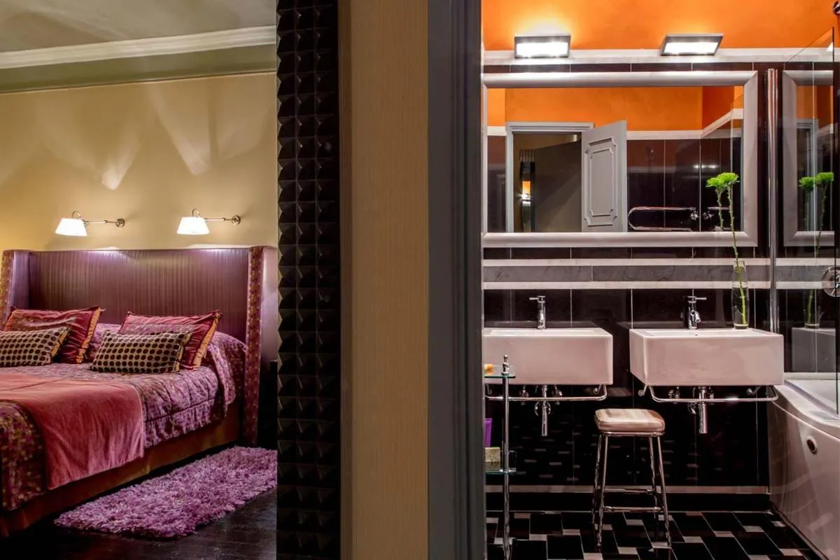 Bathroom, Bed in The Inn at the Spanish Steps Luxury Collection - The Inn at the Spanish Steps