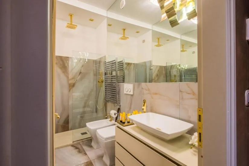 Shower in The Inn at the Spanish Steps Luxury Collection - The Inn at the Spanish Steps