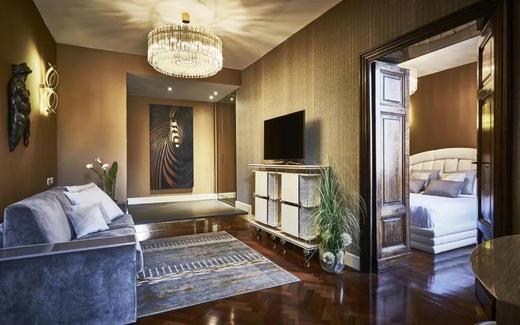 TV and multimedia in The Inn at the Spanish Steps Luxury Collection - The Inn at the Spanish Steps