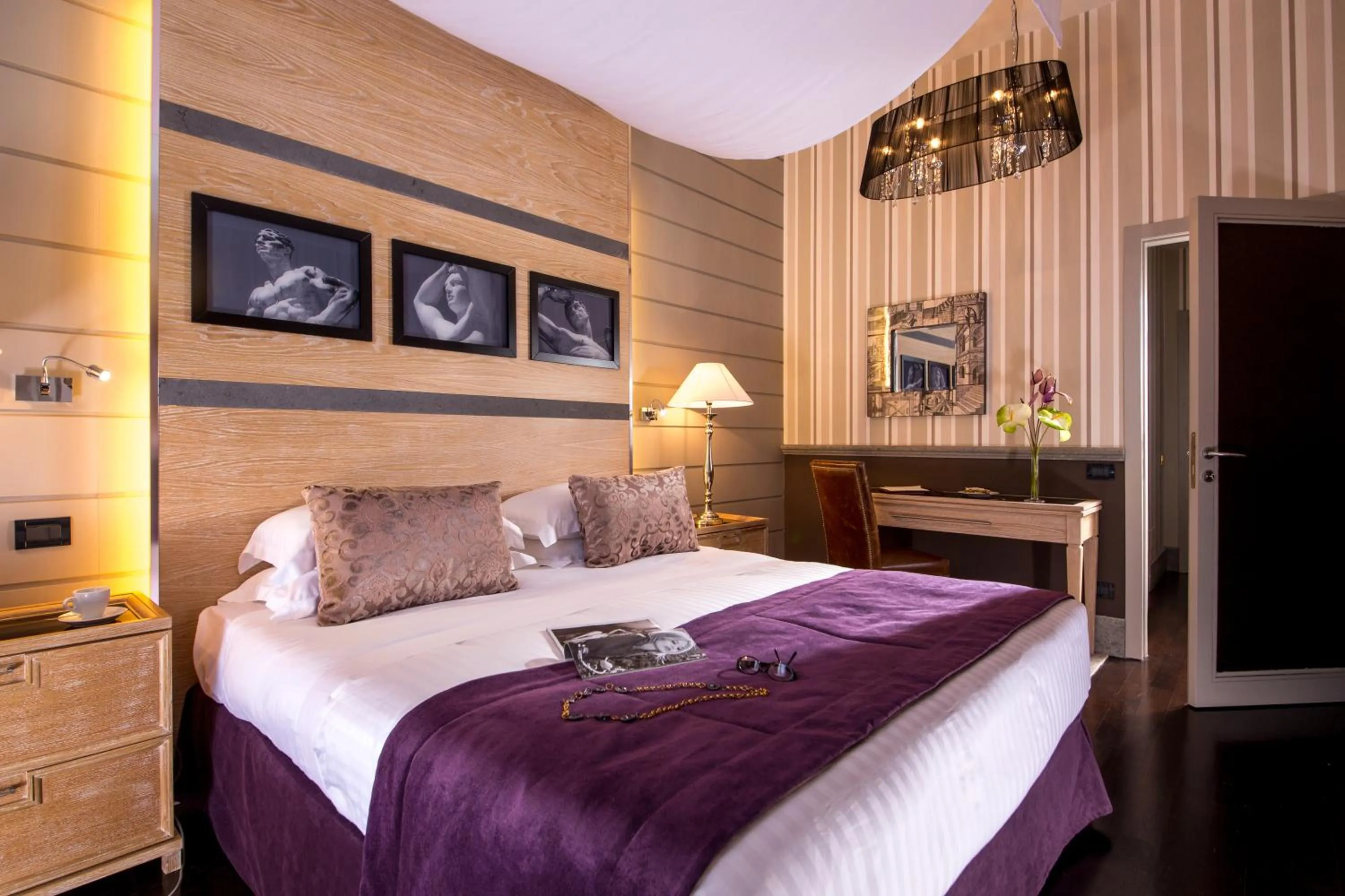 Photo of the whole room, Bed in The Inn at the Spanish Steps Luxury Collection - The Inn at the Spanish Steps