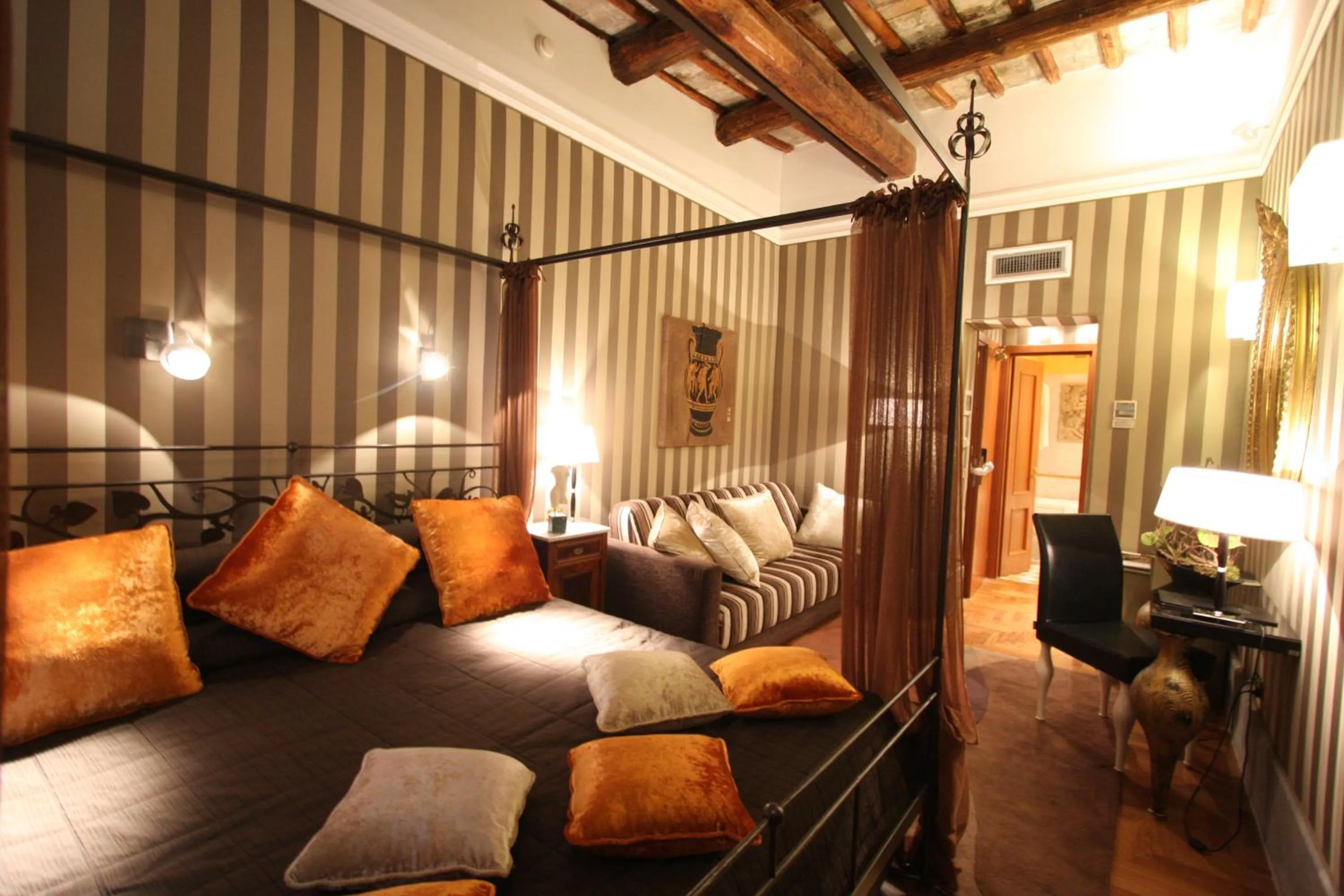 Bed in The Inn at the Spanish Steps Luxury Collection - The Inn at the Spanish Steps