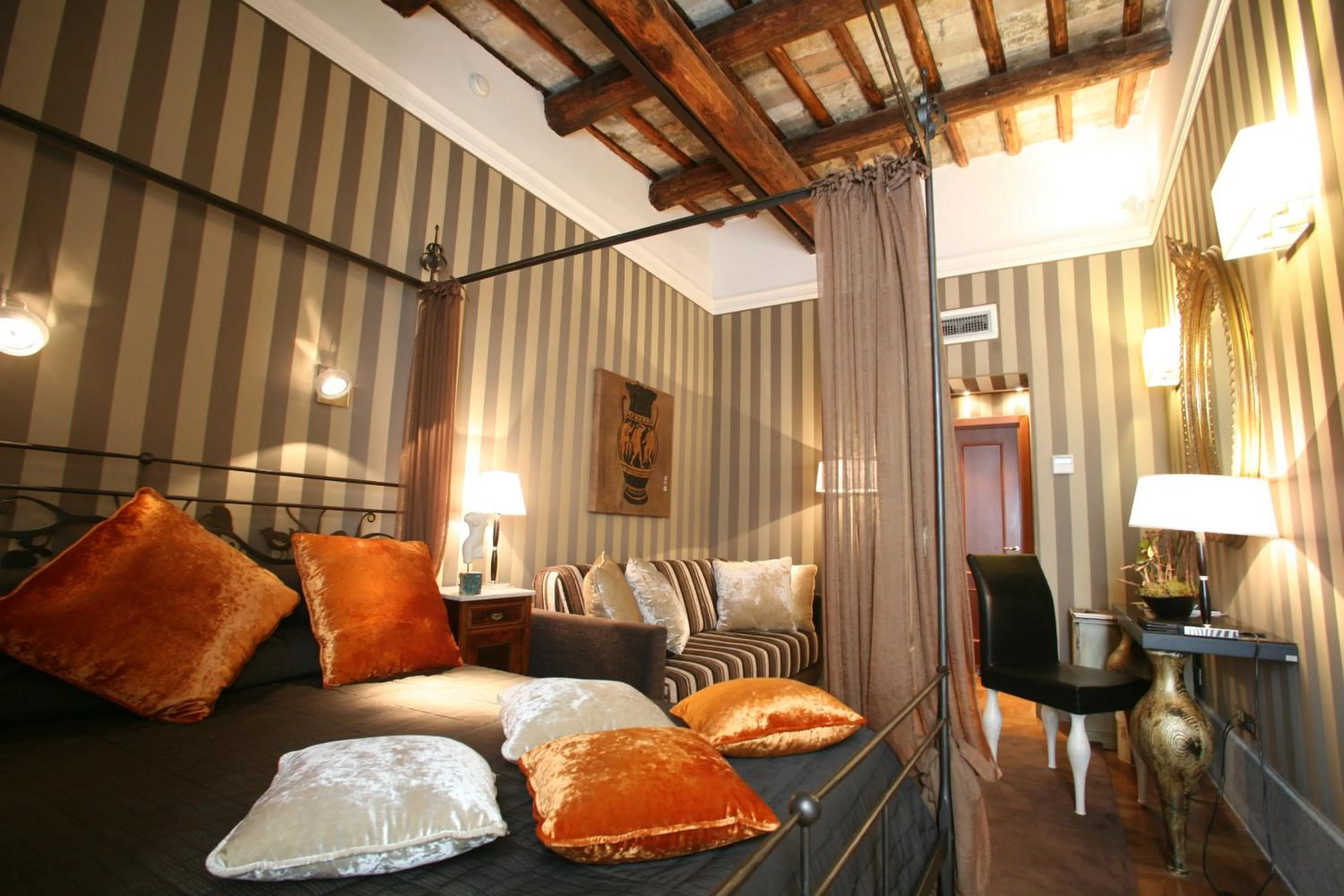 Bed in The Inn at the Spanish Steps Luxury Collection - The Inn at the Spanish Steps