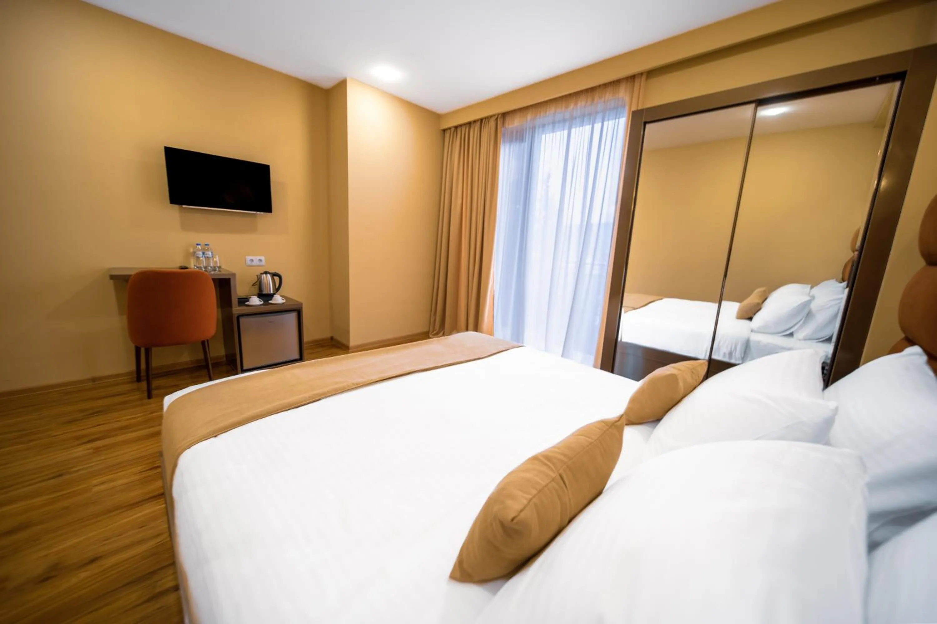 TV and multimedia, Bed in Hotel Residence Plaza
