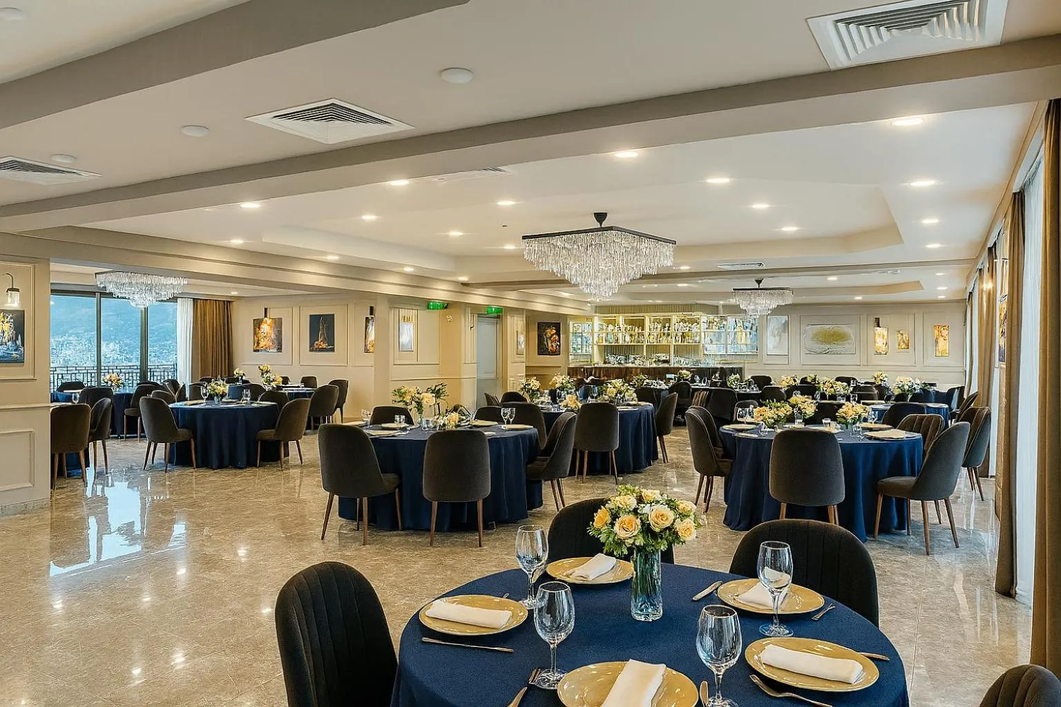 Restaurant/places to eat in Hotel Residence Plaza