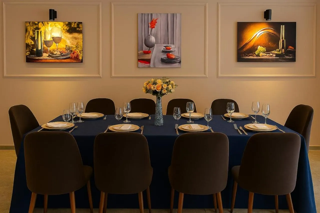 Restaurant/places to eat in Hotel Residence Plaza