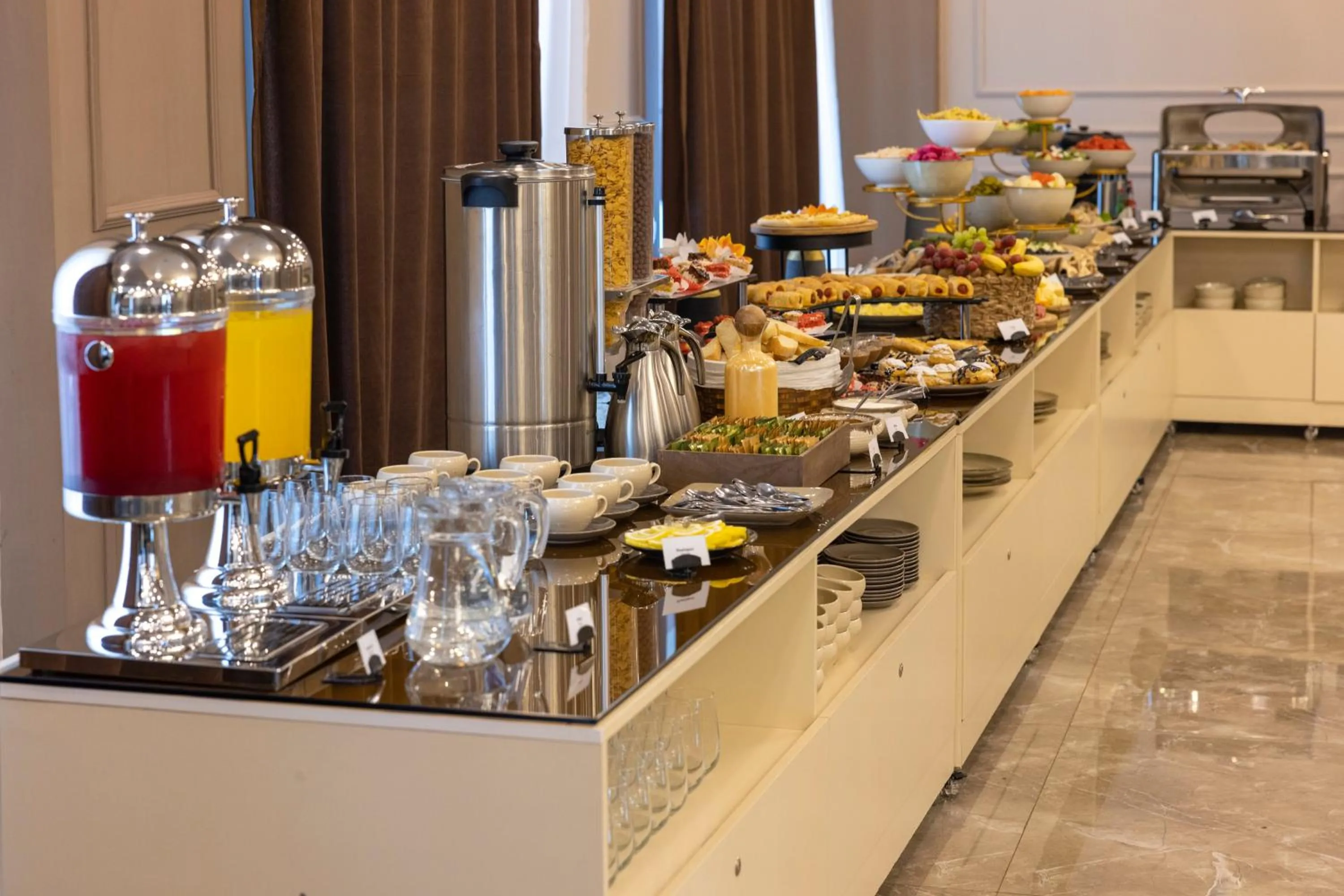 Breakfast in Hotel Residence Plaza