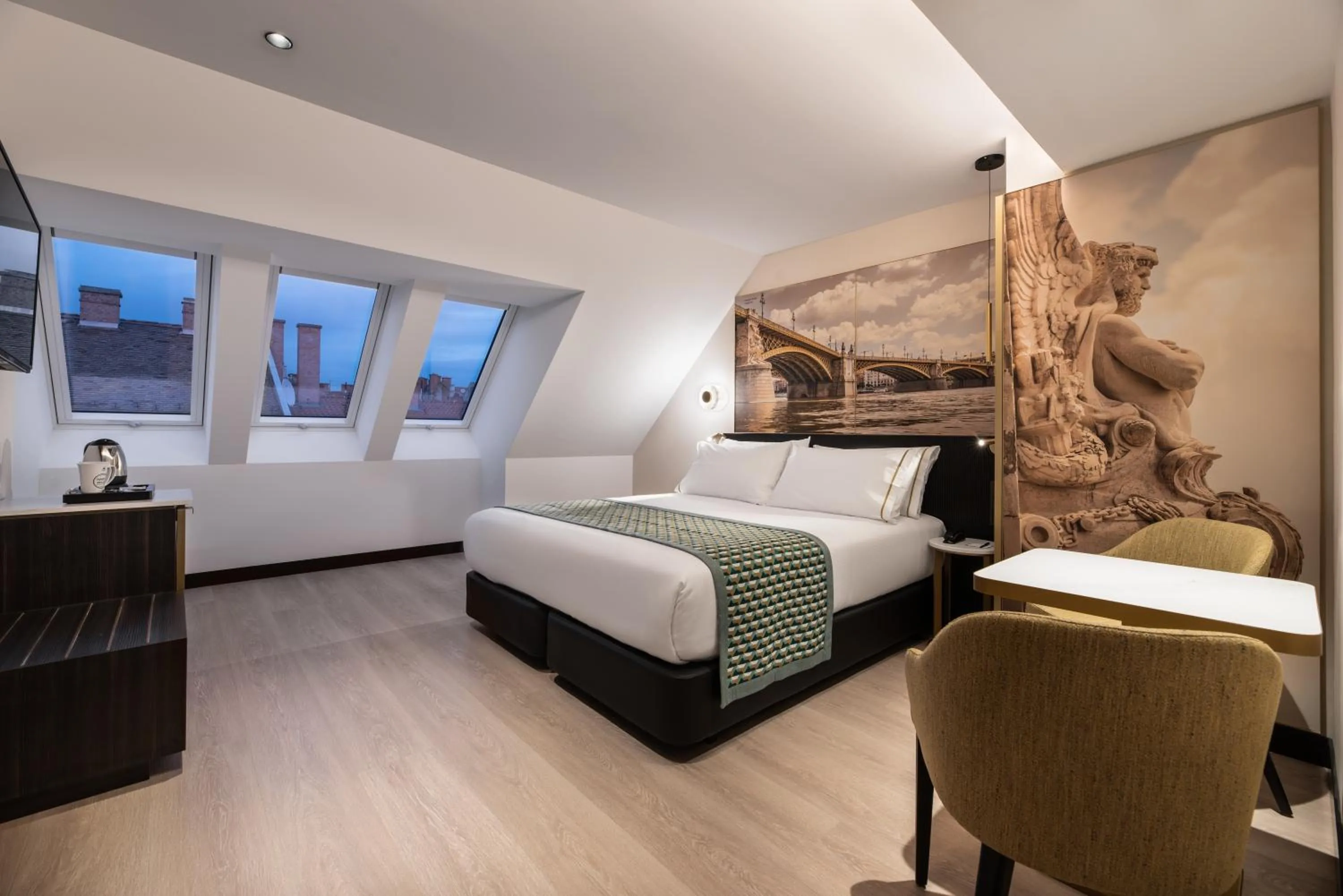 Photo of the whole room, Bed in Eurostars Ambassador