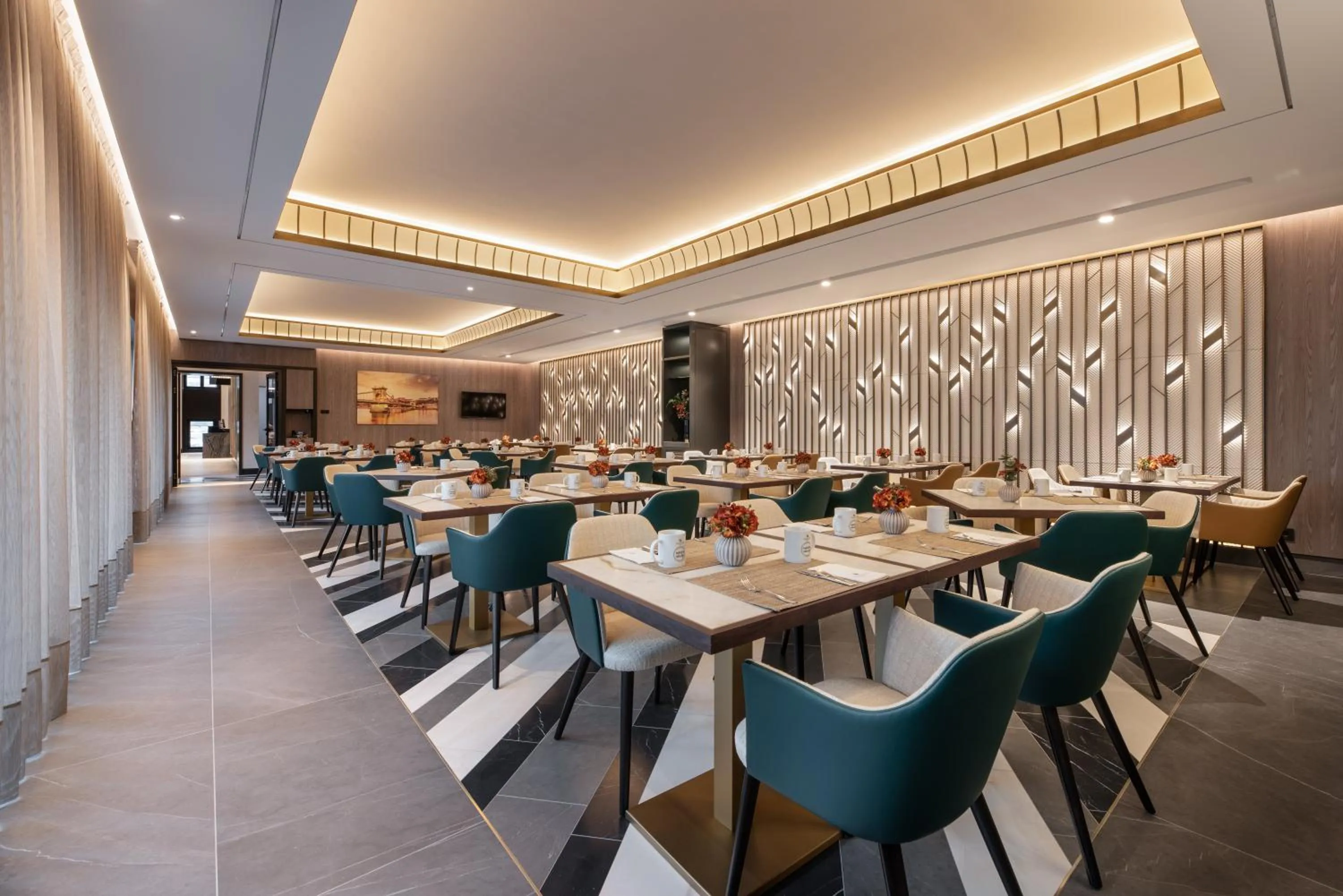 Restaurant/places to eat in Eurostars Ambassador