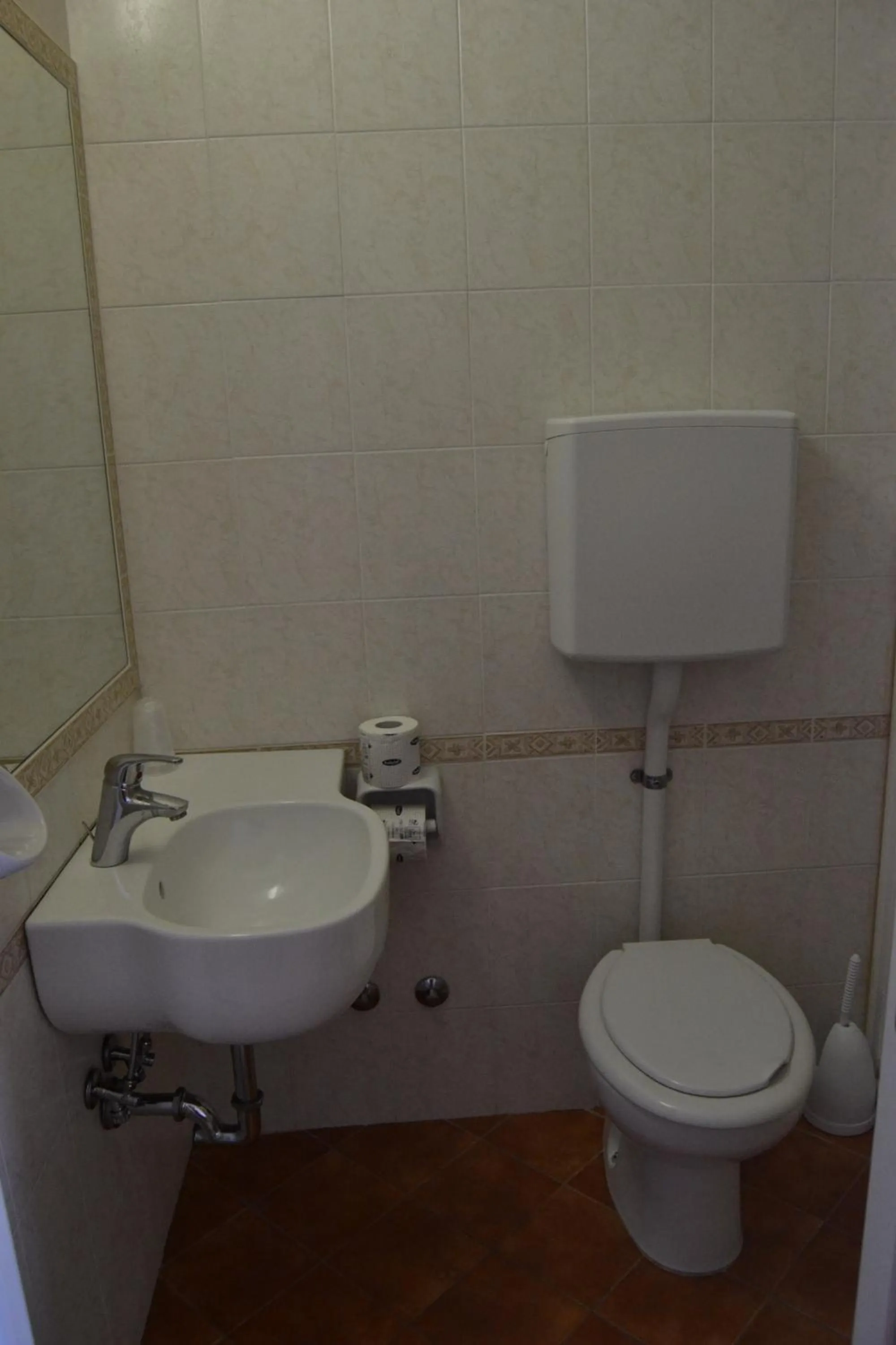 Toilet in Hotel Apis