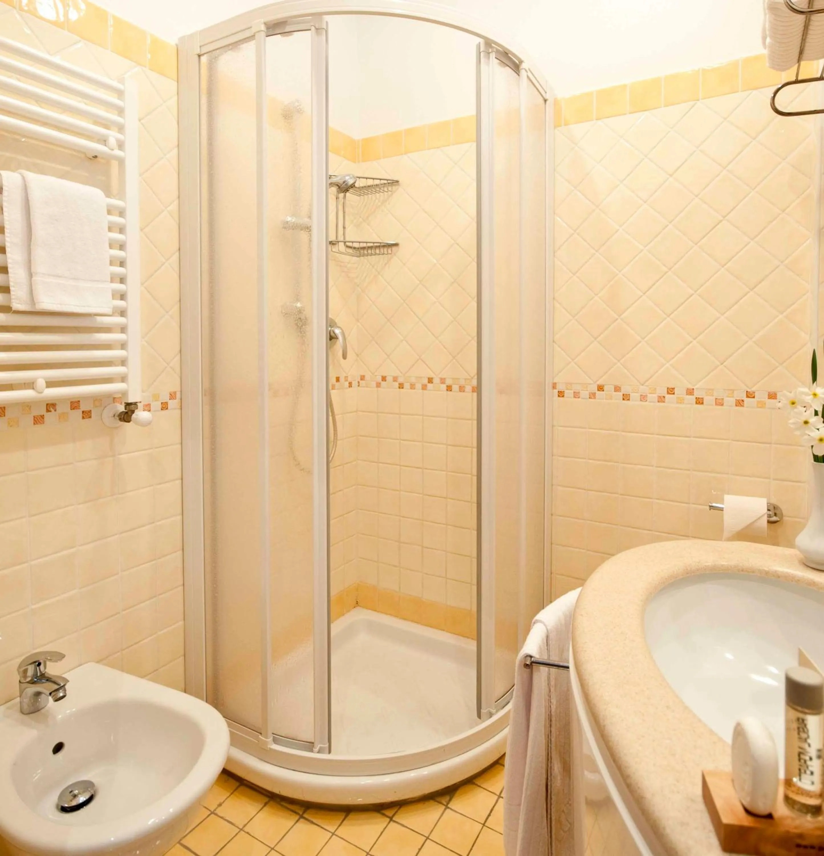 Shower in Hotel Kennedy