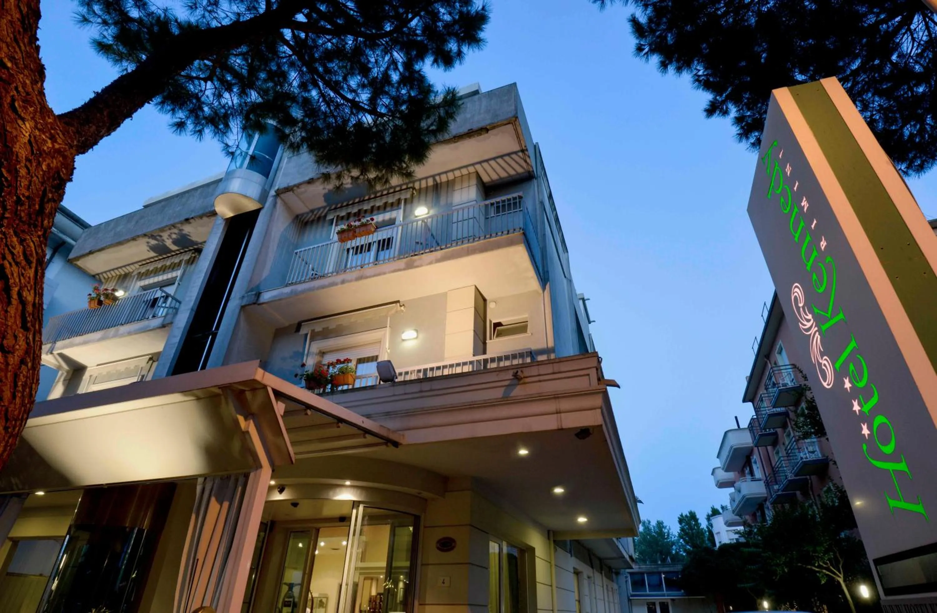 Facade/entrance in Hotel Kennedy