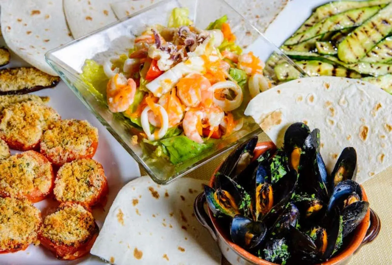 Restaurant/places to eat in Hotel Kennedy