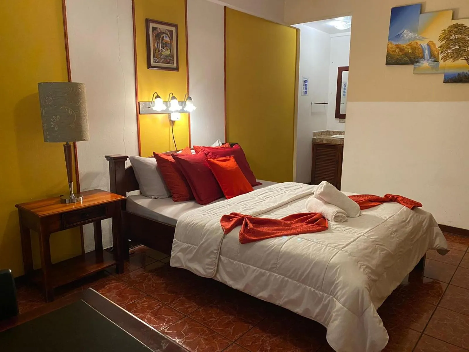 Photo of the whole room, Bed in Hotel Amón Real Costa Rica