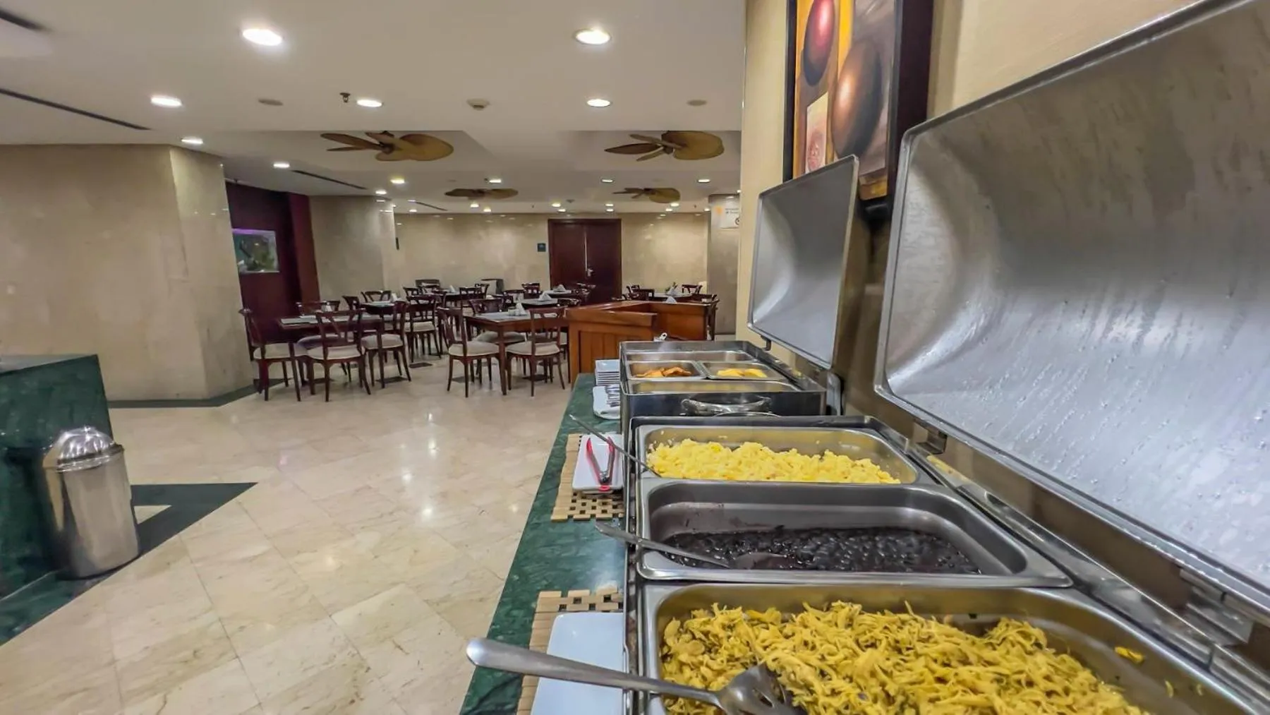 Buffet breakfast in Eurobuilding Express El Tigre