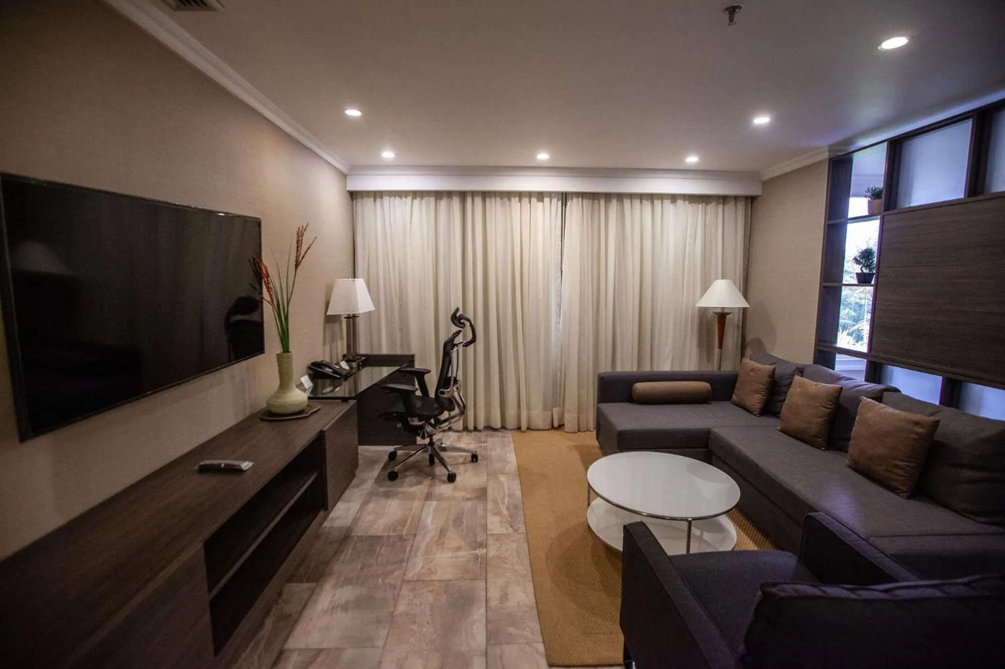 TV and multimedia in Eurobuilding Express El Tigre