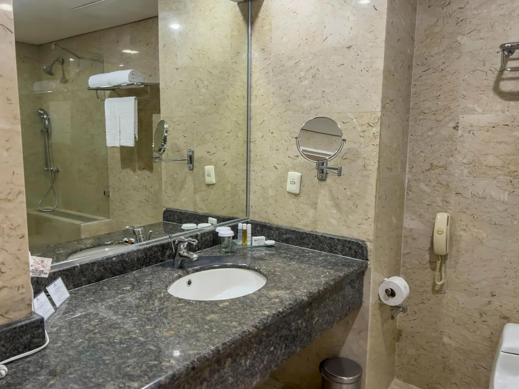 Bathroom in Eurobuilding Express El Tigre