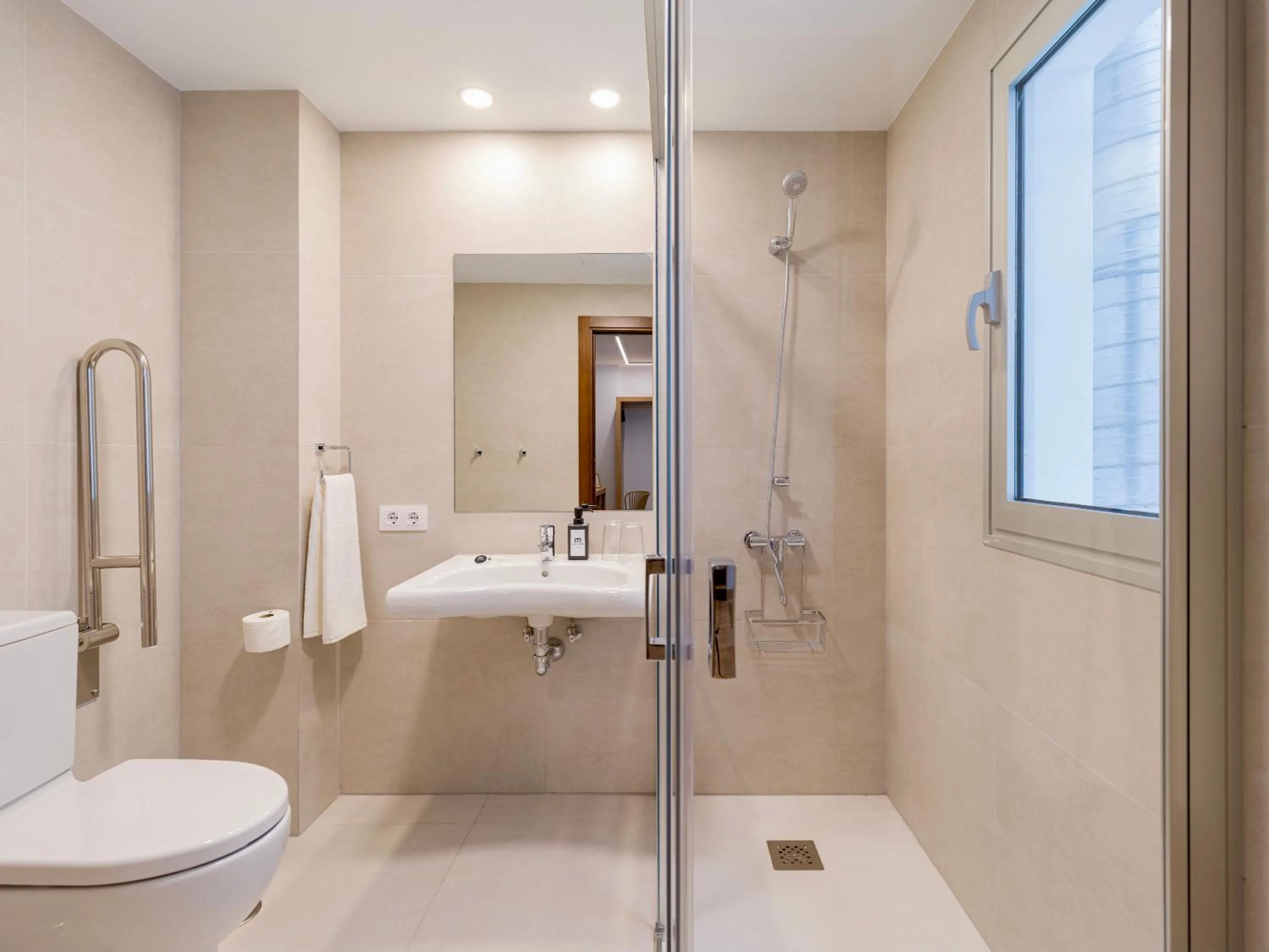 Bathroom in Hotel Emeté & Coworking by Airnest