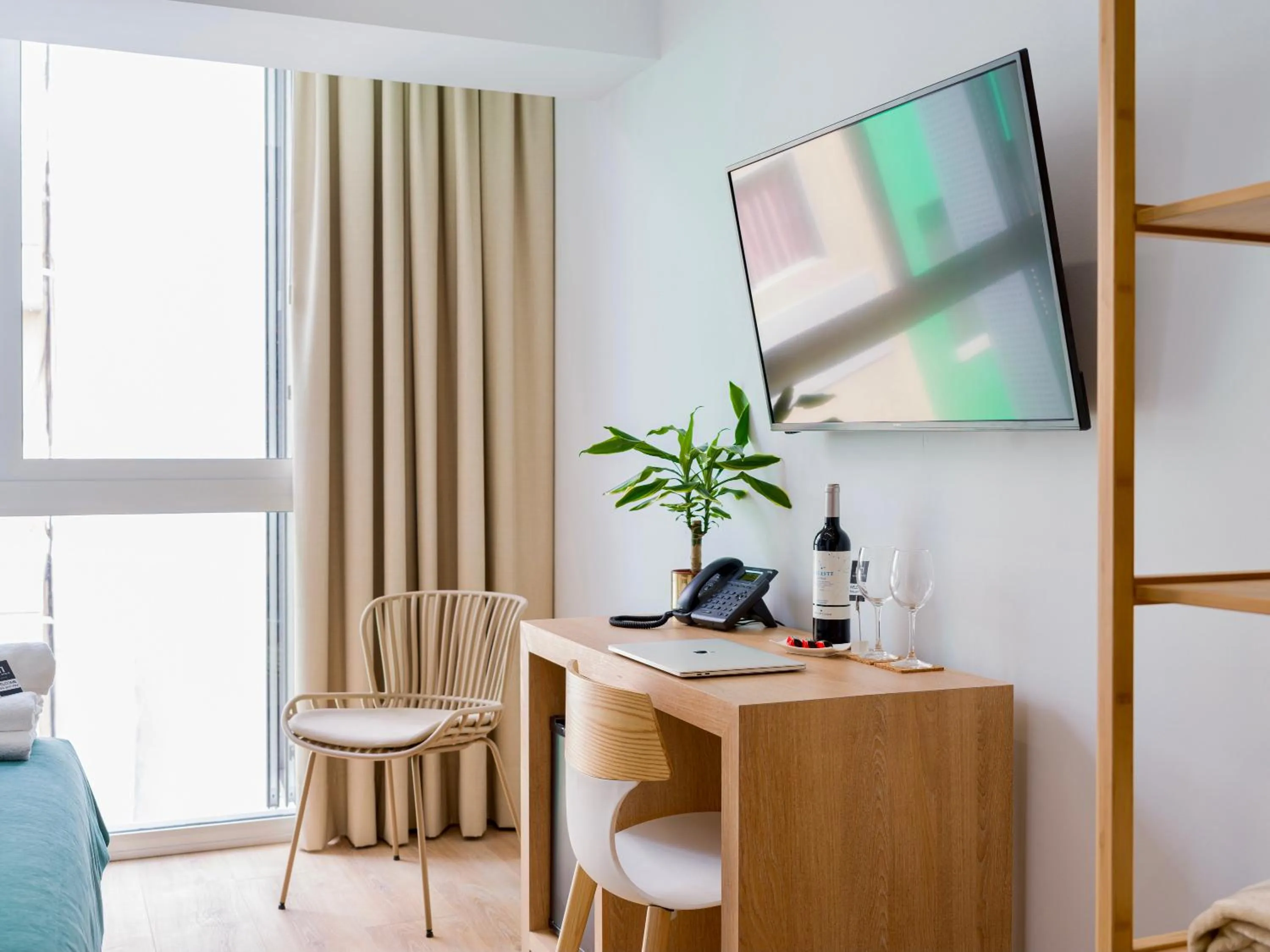 TV and multimedia in Hotel Emeté & Coworking by Airnest