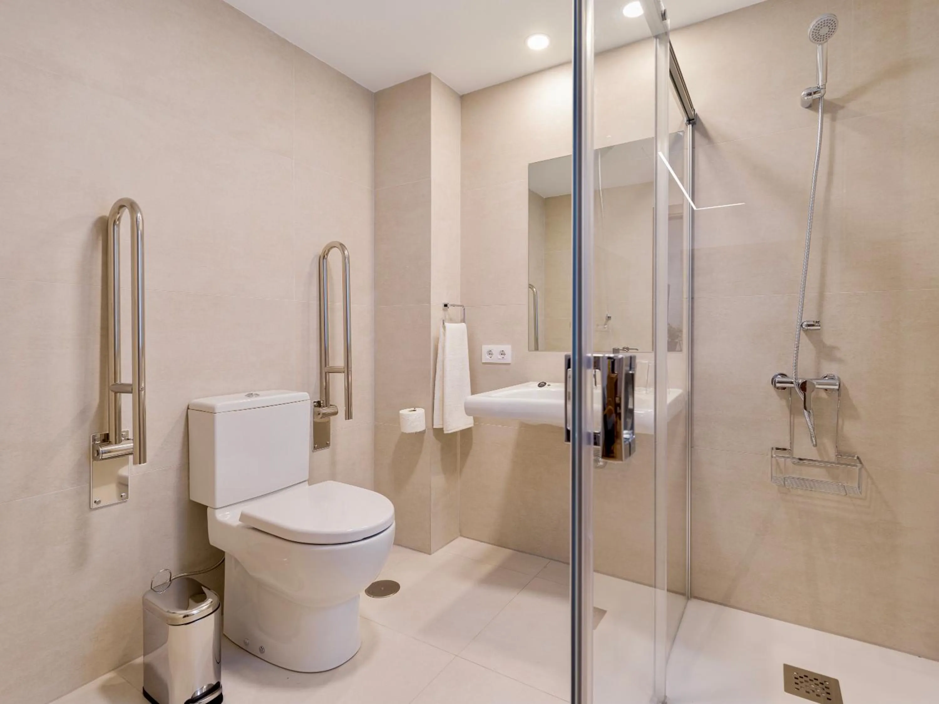 Bathroom in Hotel Emeté & Coworking by Airnest