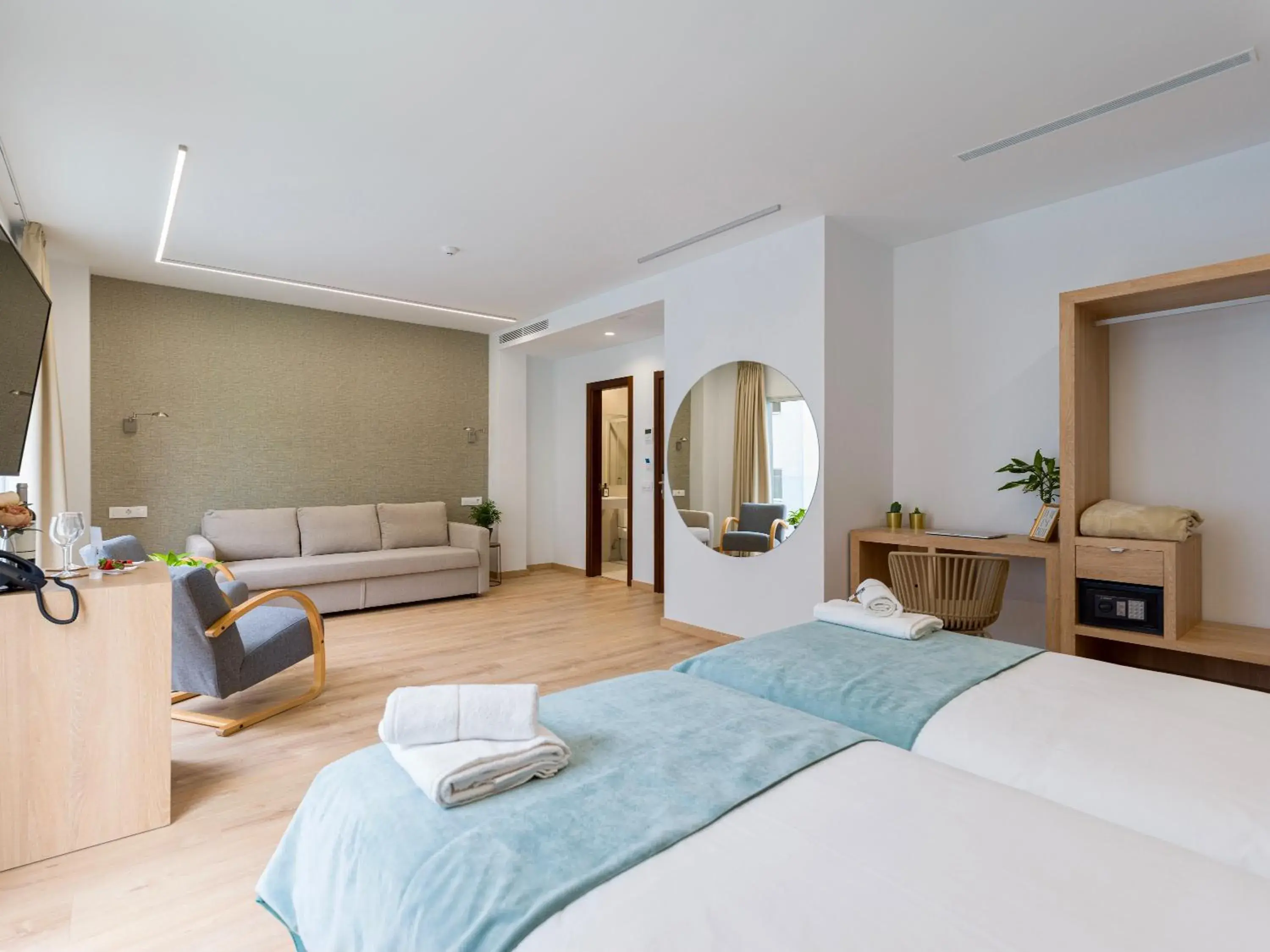 Junior Suite with Balcony in Hotel Emeté & Coworking by Airnest Junior Suite with Balcony in Hotel Emeté & Coworking by Airnest