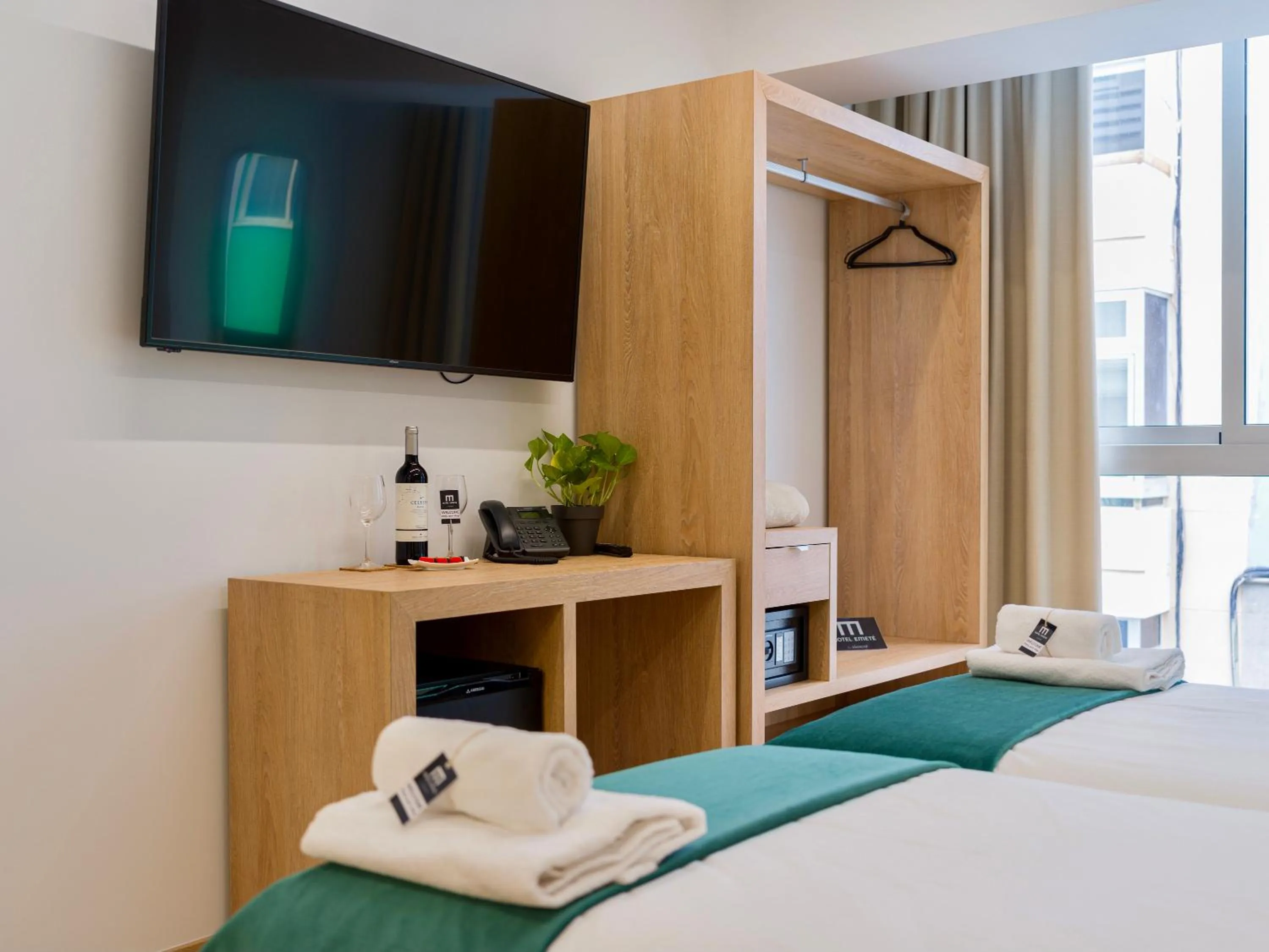 TV and multimedia, Bed in Hotel Emeté & Coworking by Airnest