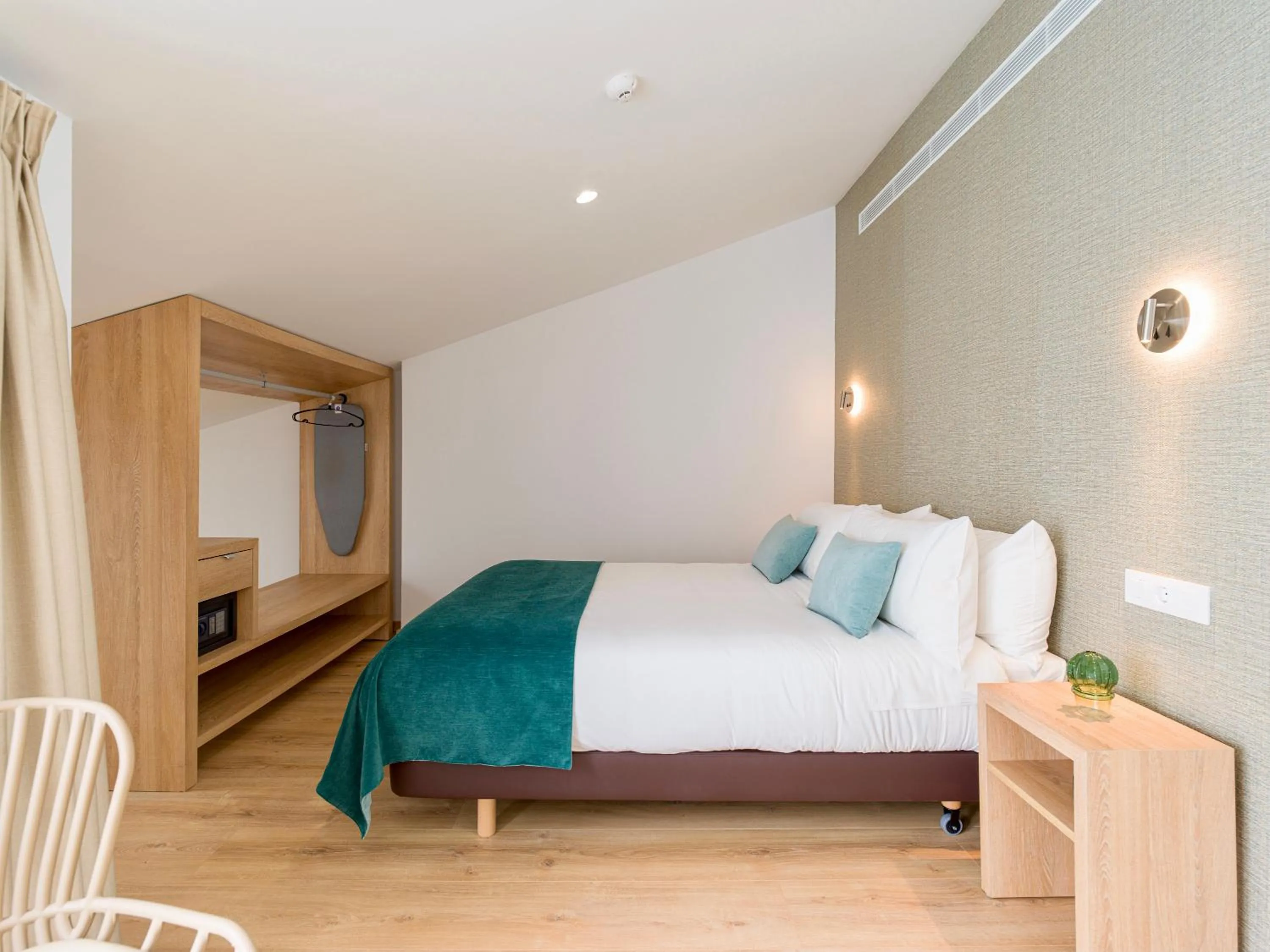 Bedroom, Bed in Hotel Emeté & Coworking by Airnest