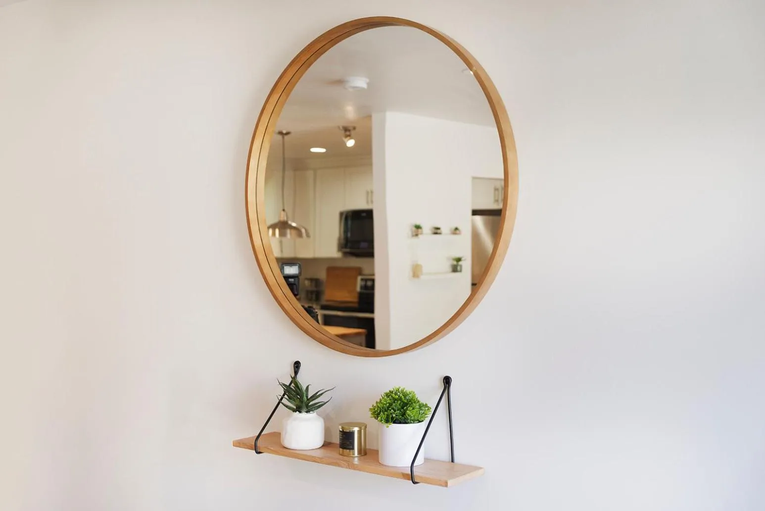 Living room in NEW Cozy House 5 Min Three Sisters Springs
