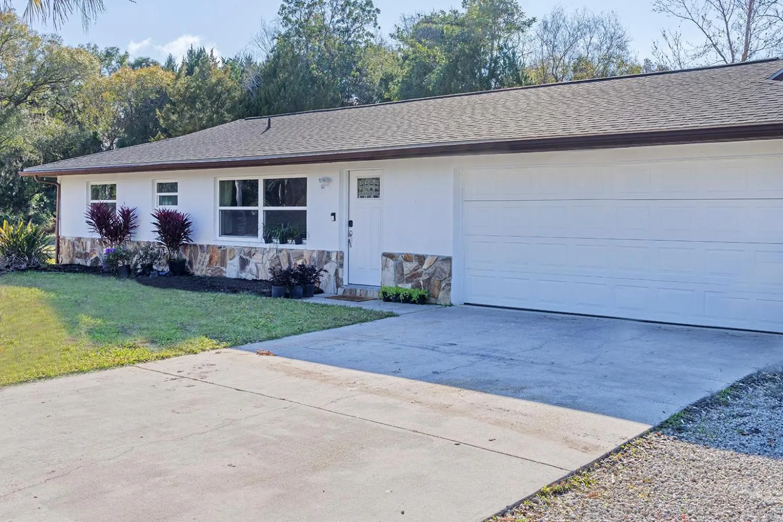 NEW Cozy House 5 Min Three Sisters Springs