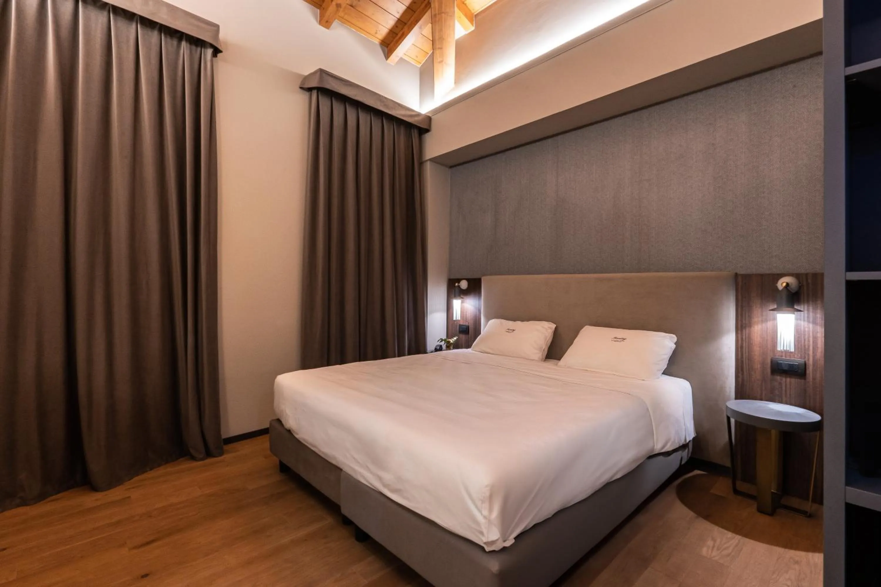 Bed in Hotel Touring