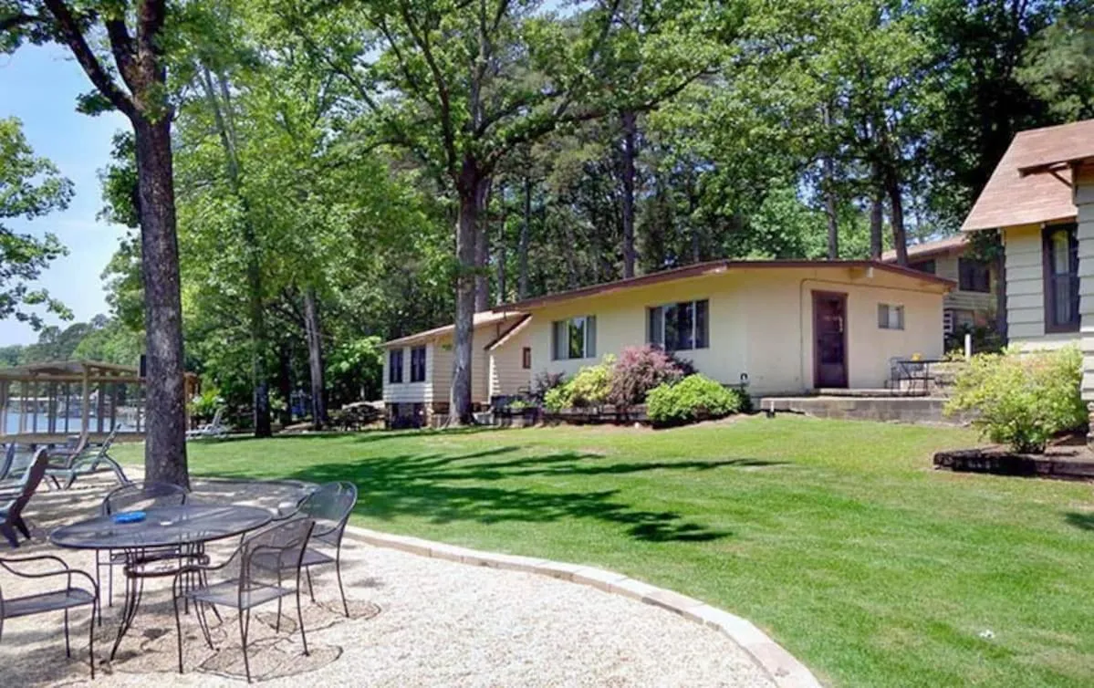 Edgewater Resort Cottage #1