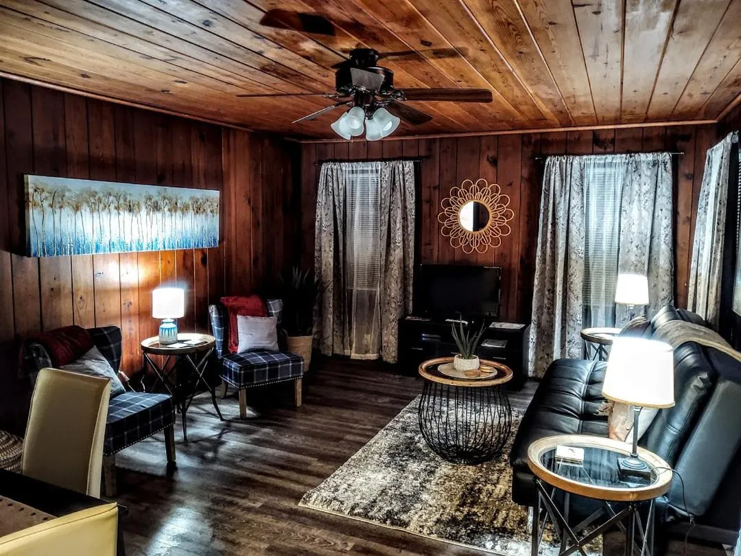 Living room in Edgewater Resort Cottage #1