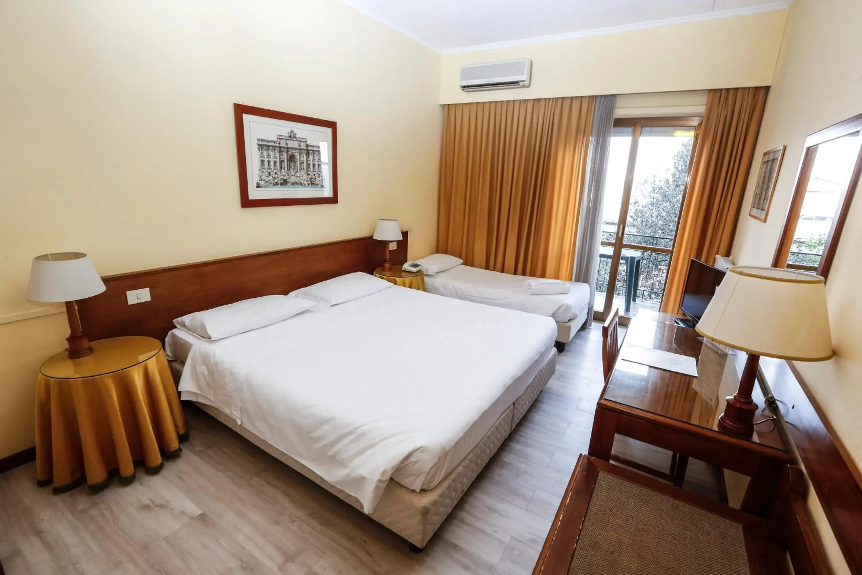 Triple Room in Hotel Giardino d'Europa Triple Room in Hotel Giardino d'Europa