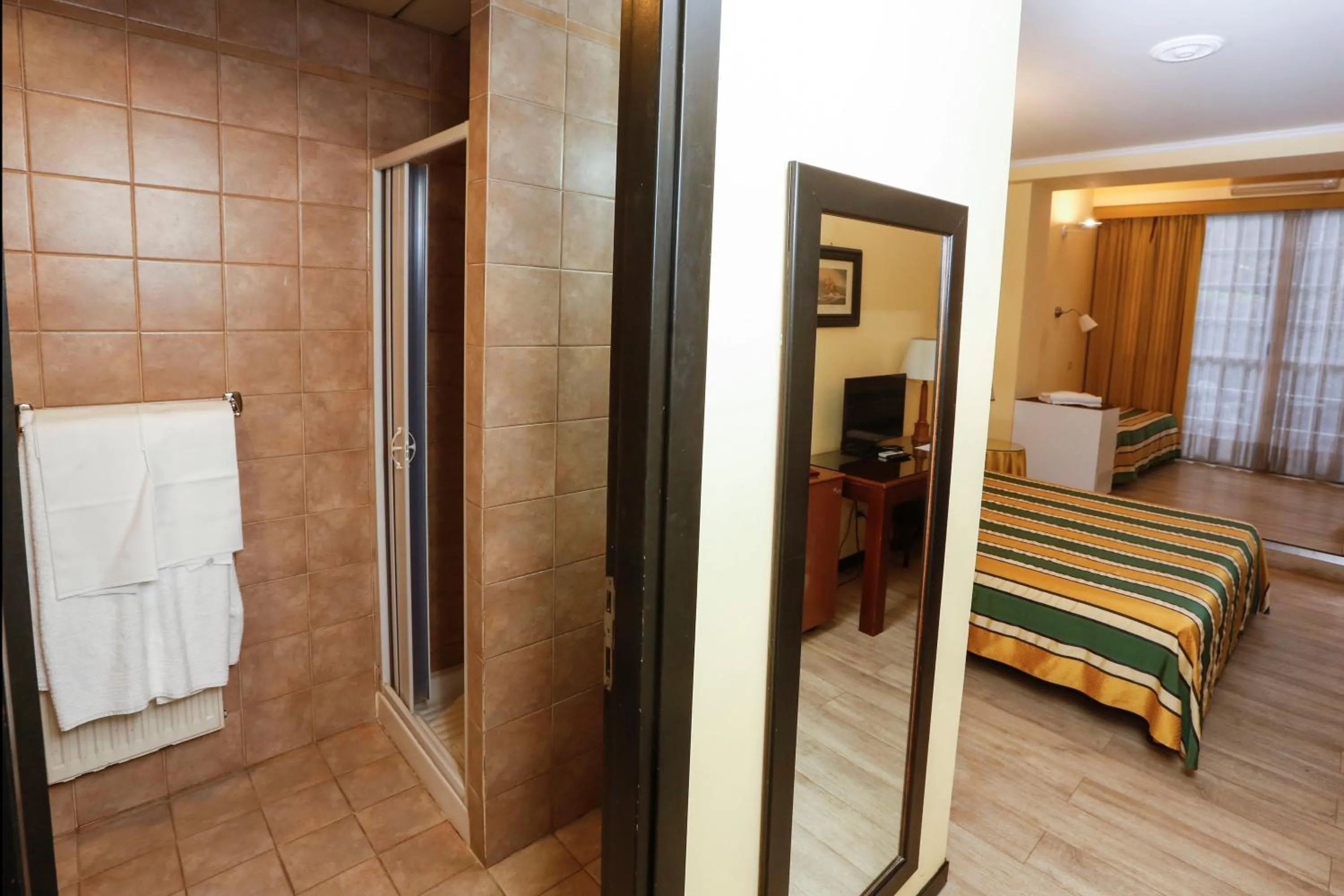 Bathroom, Bed in Hotel Giardino d'Europa