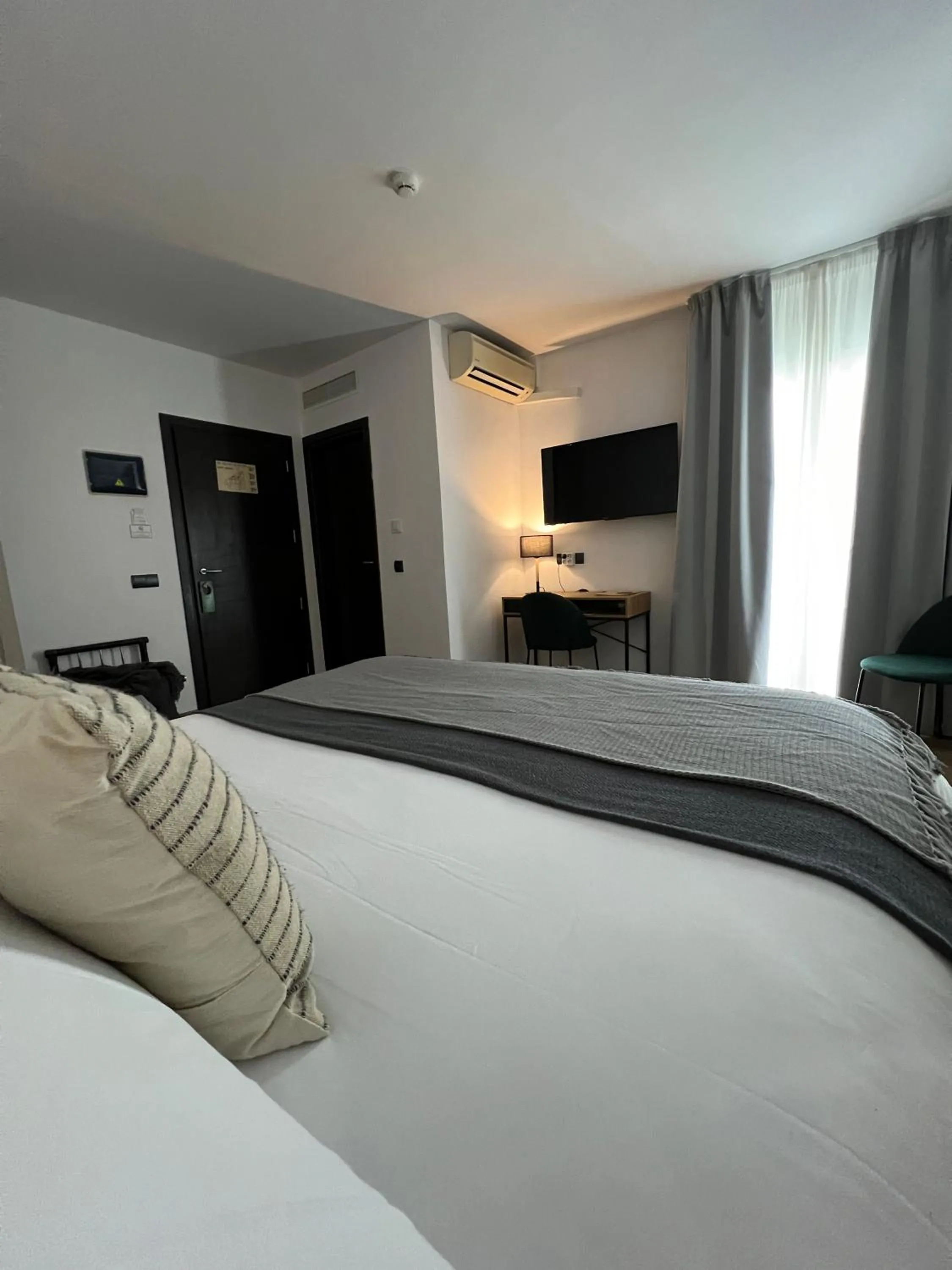 Photo of the whole room, Bed in Hotel San Miguel Menorca